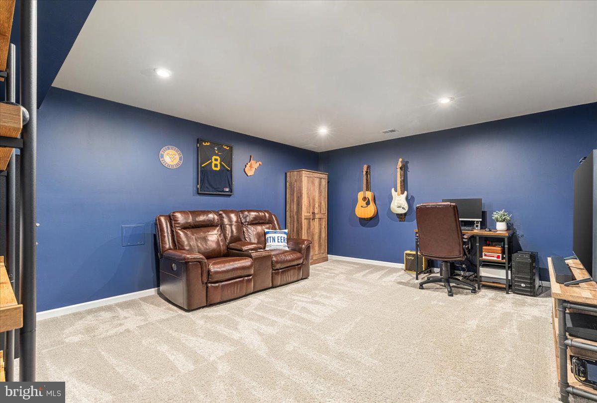 MAY'S QUARTER - Residential