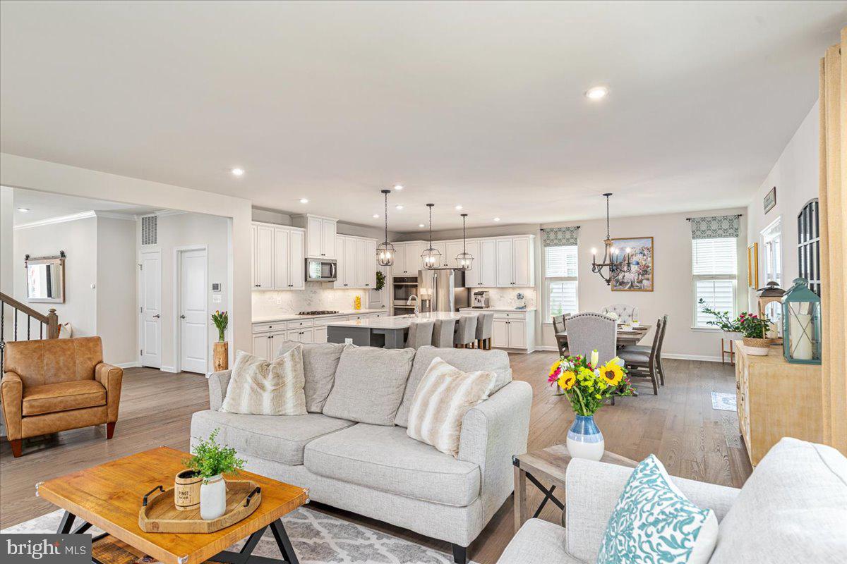 MAY'S QUARTER - Residential