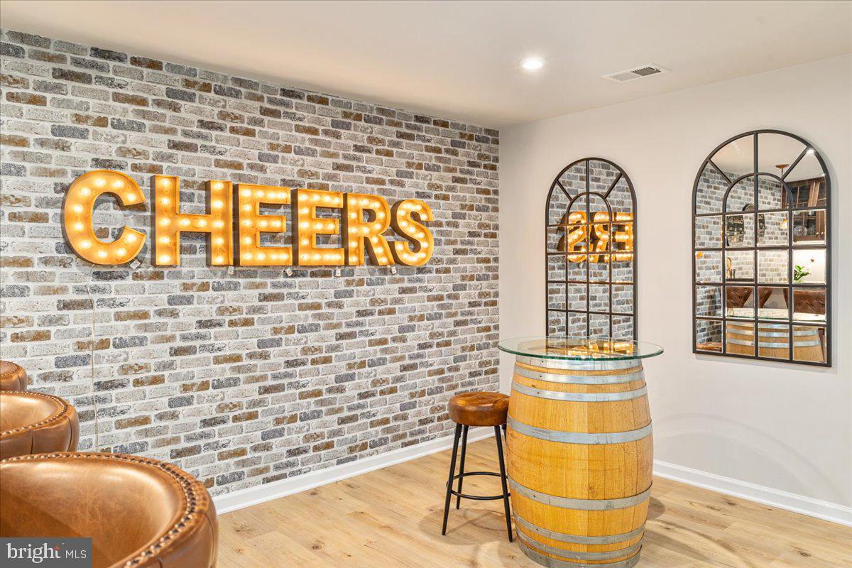 MAY'S QUARTER - Residential