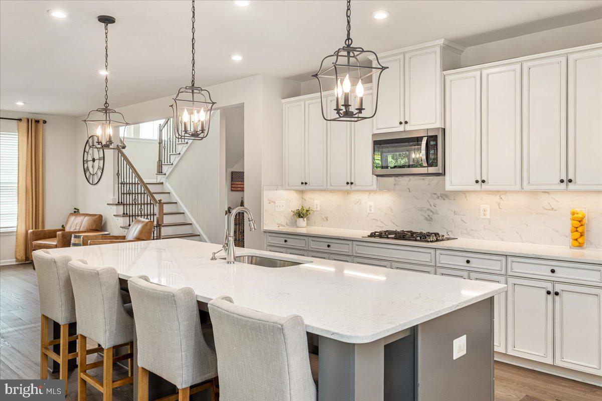 MAY'S QUARTER - Residential