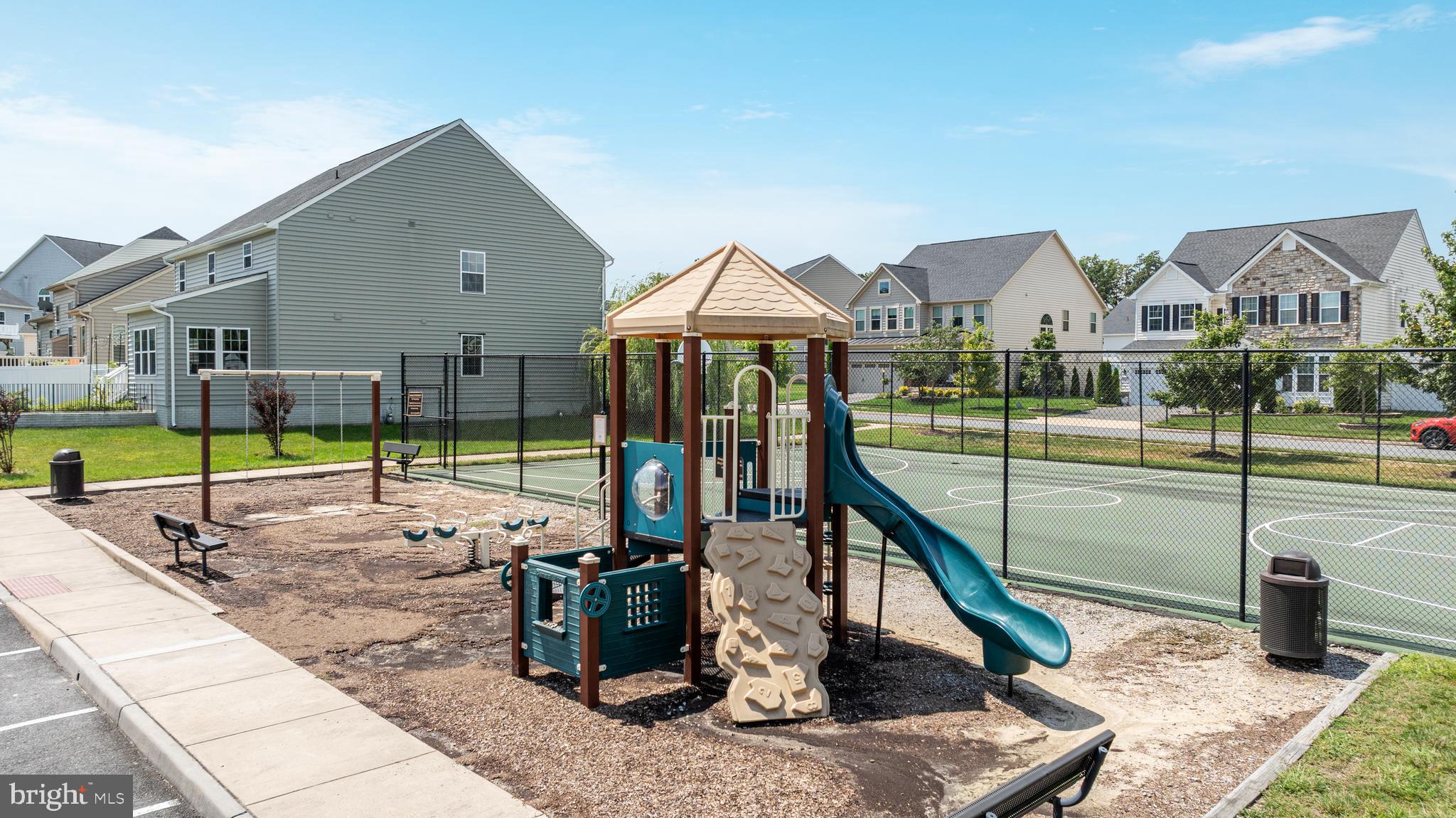 MAY'S QUARTER - Residential