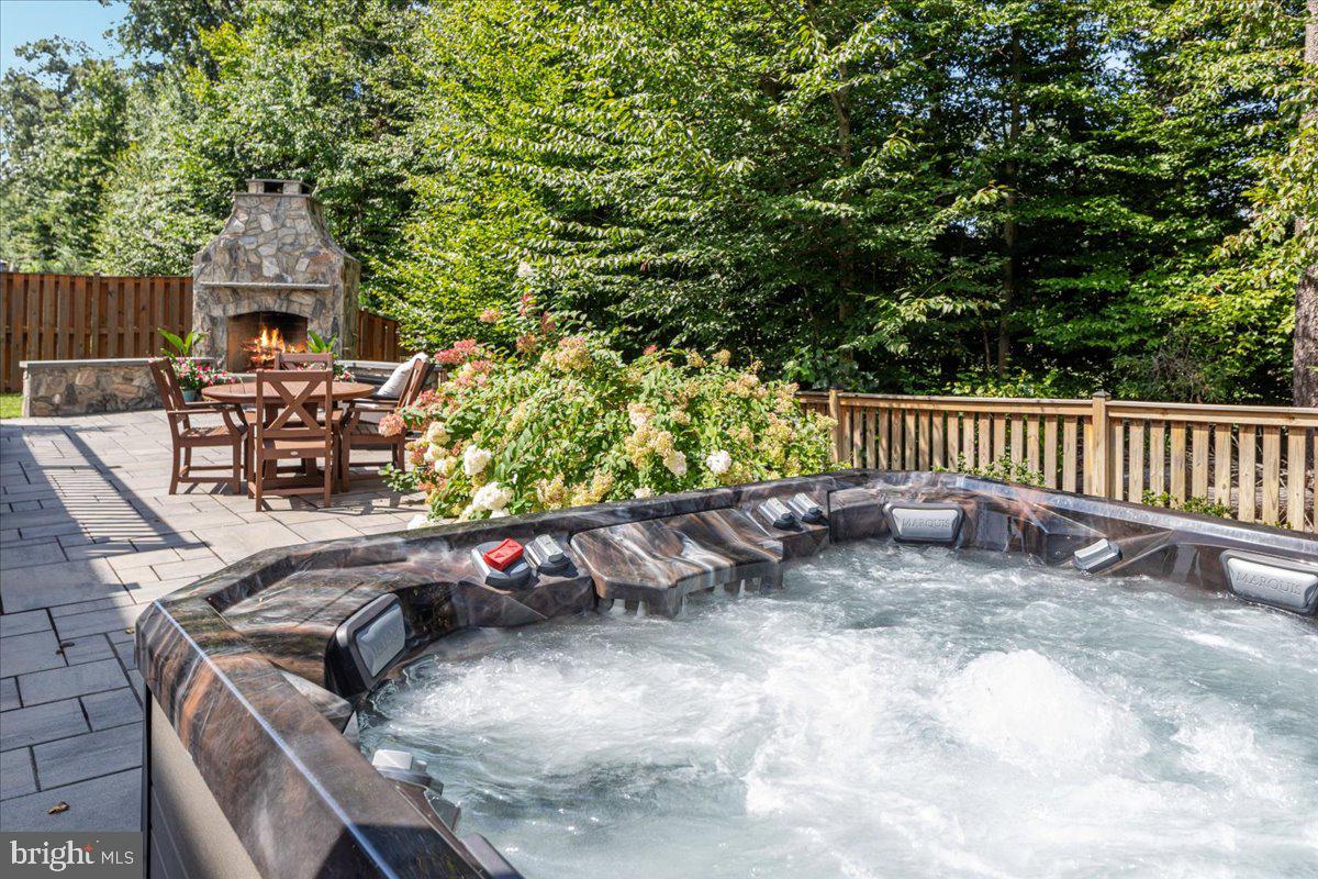 MAY'S QUARTER - Residential