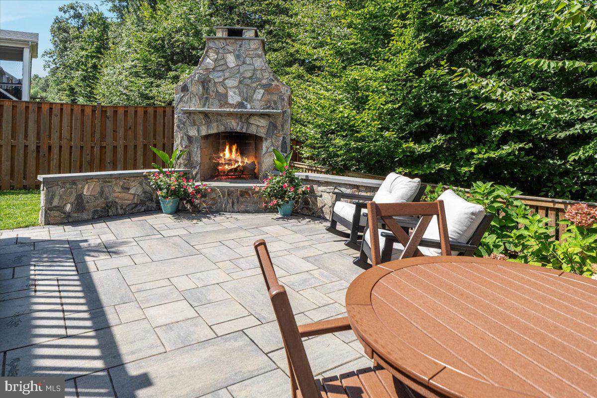 MAY'S QUARTER - Residential