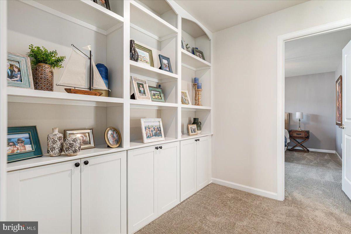 MAY'S QUARTER - Residential