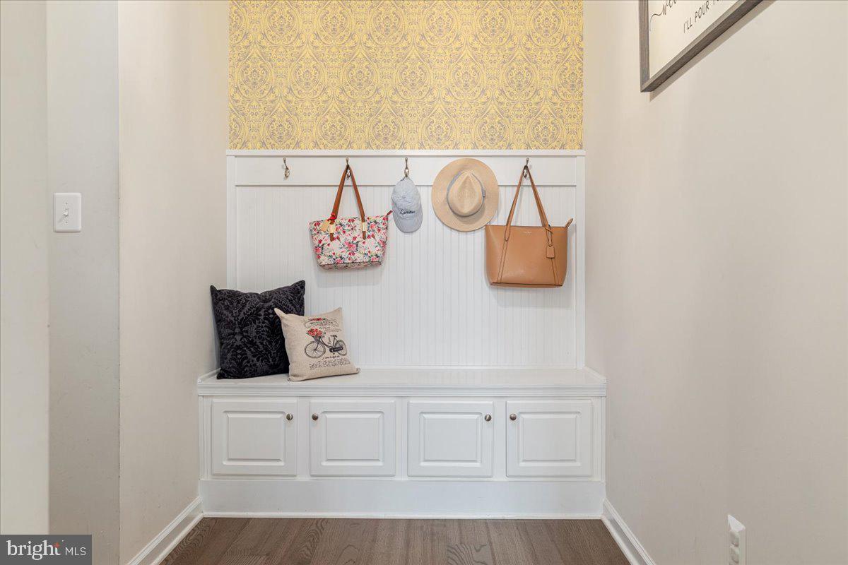 MAY'S QUARTER - Residential