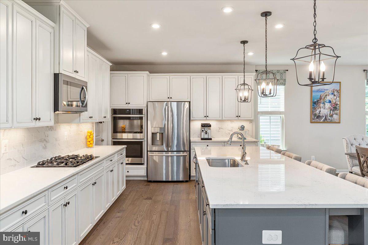 MAY'S QUARTER - Residential