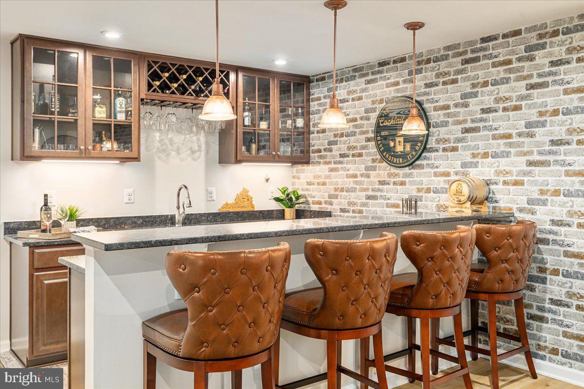 MAY'S QUARTER - Residential