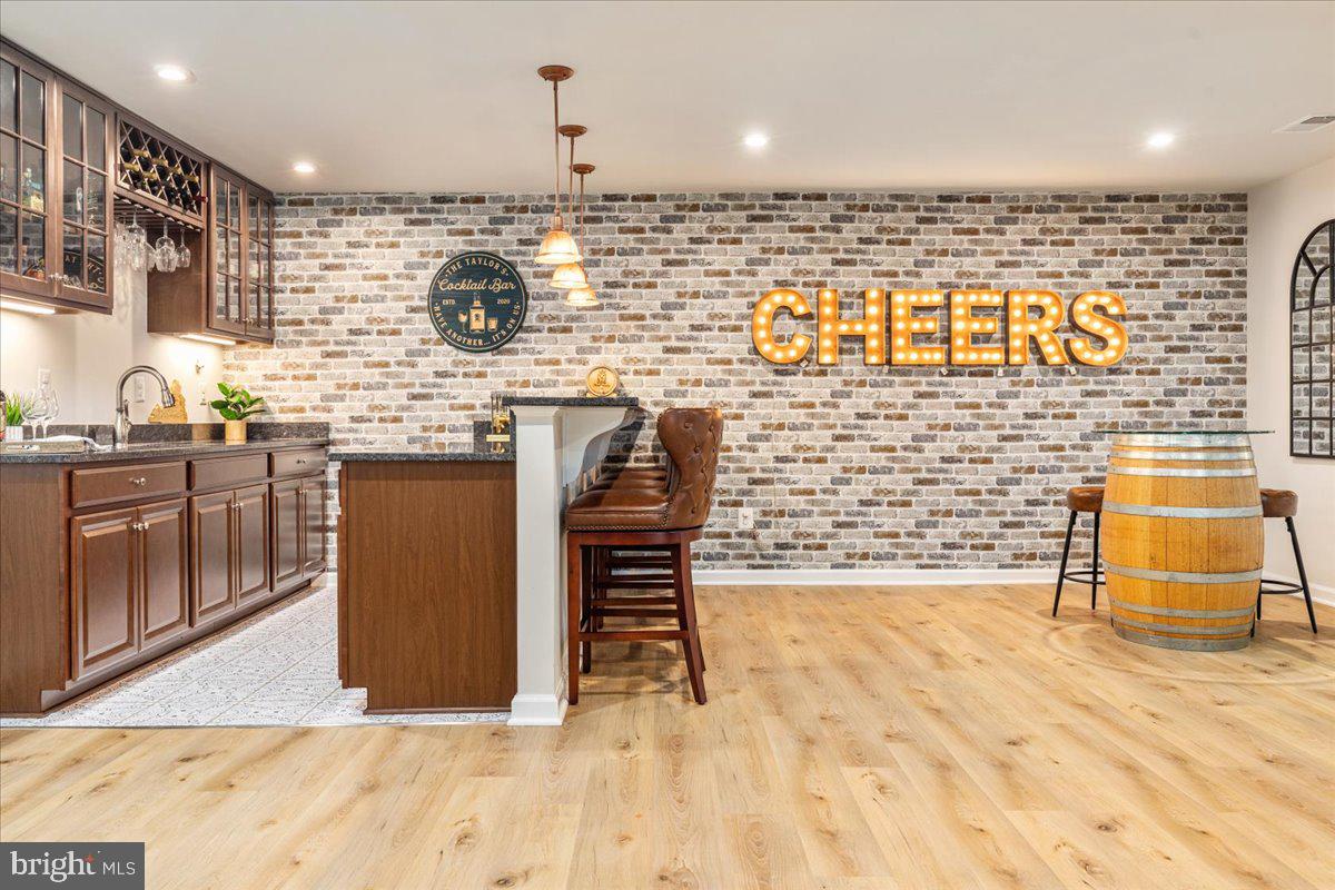 MAY'S QUARTER - Residential