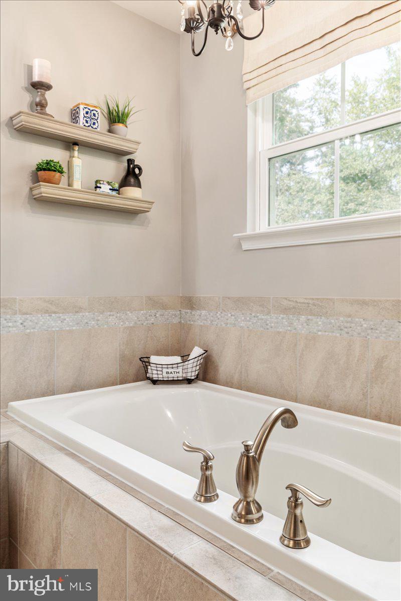 MAY'S QUARTER - Residential