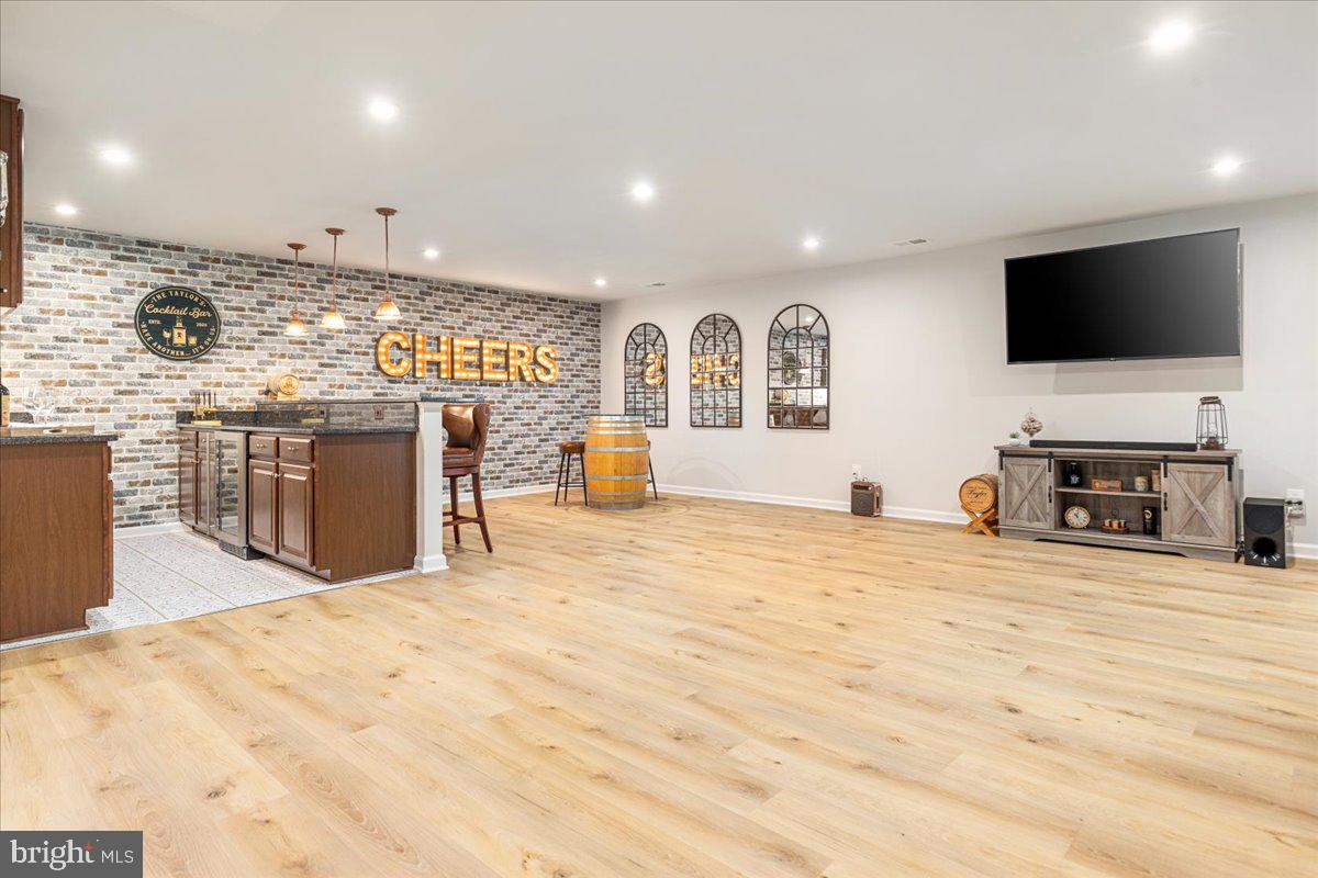 MAY'S QUARTER - Residential