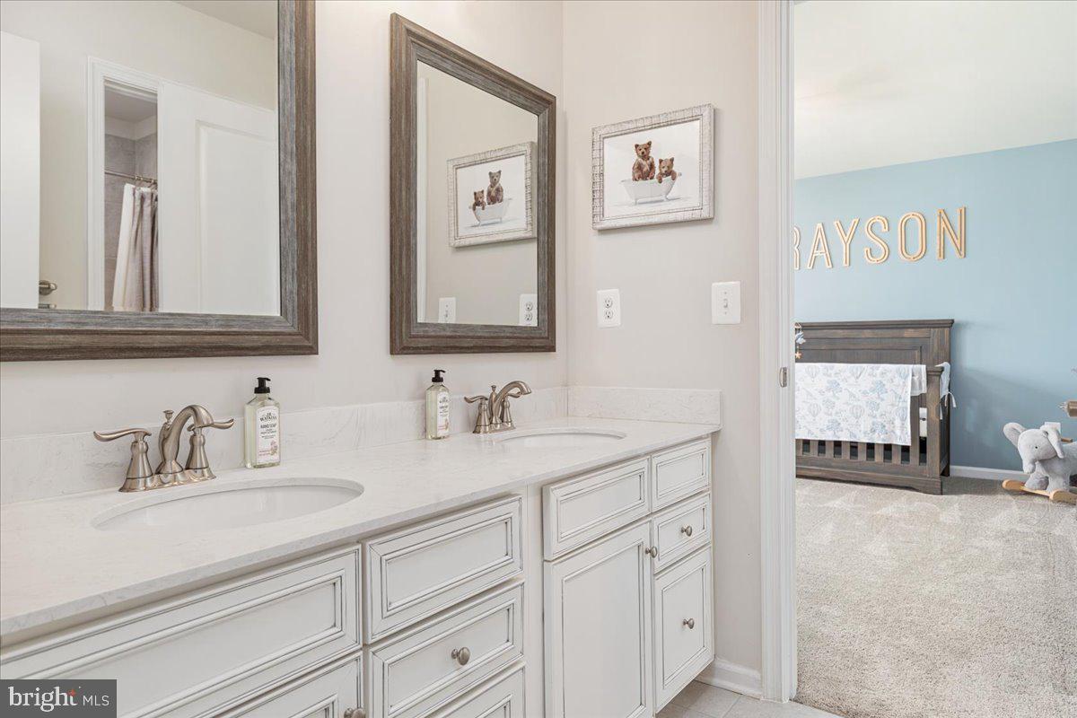 MAY'S QUARTER - Residential