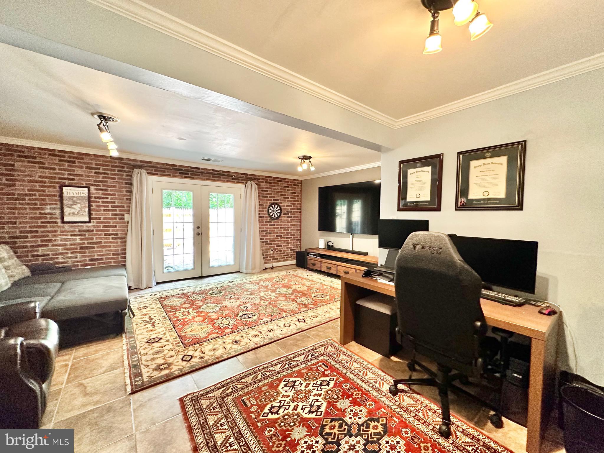 CARDINAL SQUARE - Residential Lease