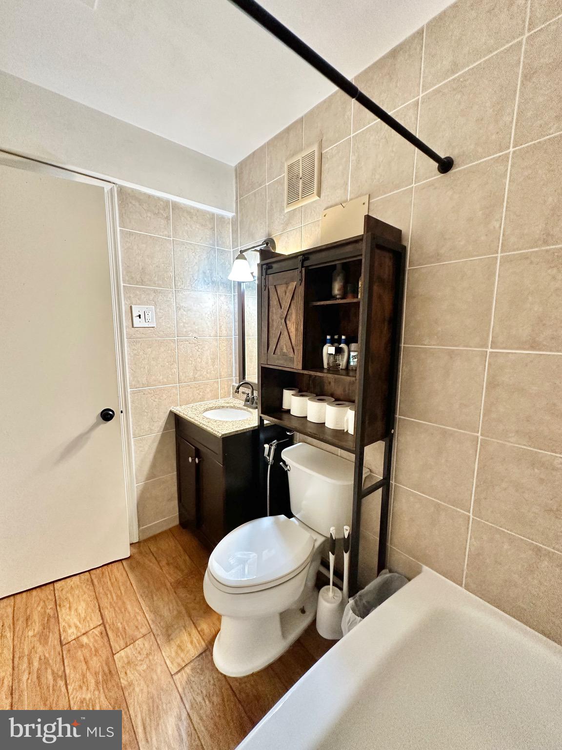 CARDINAL SQUARE - Residential Lease