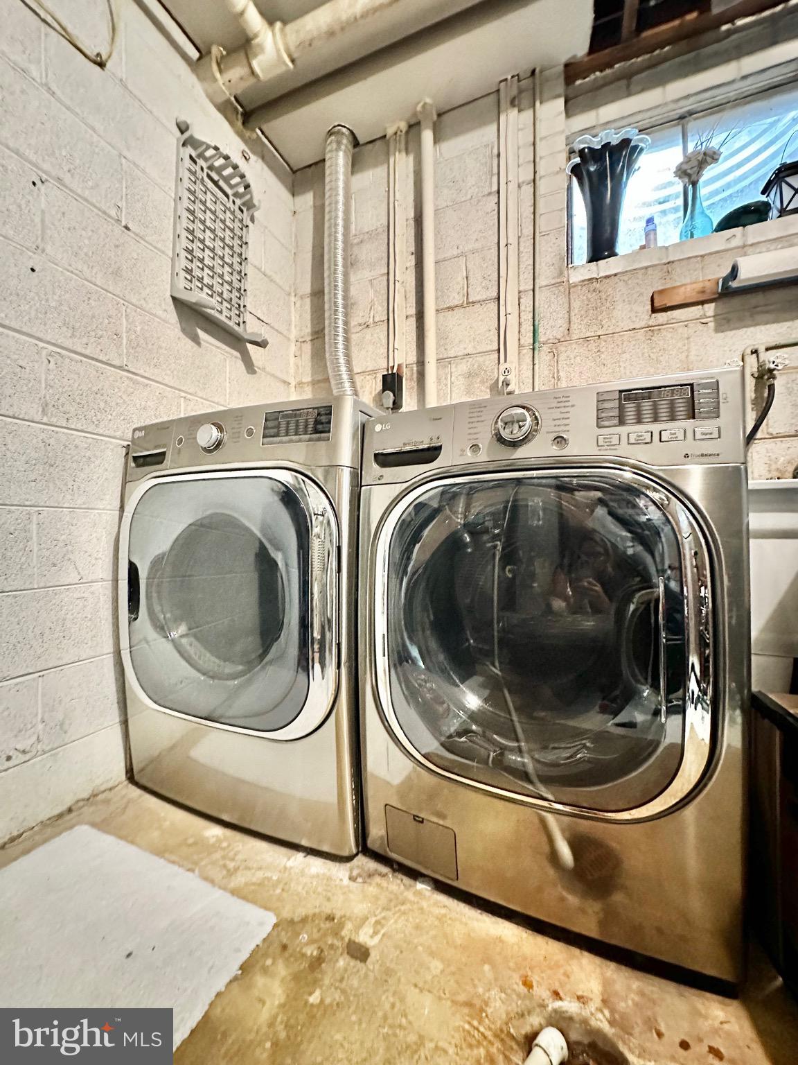 CARDINAL SQUARE - Residential Lease