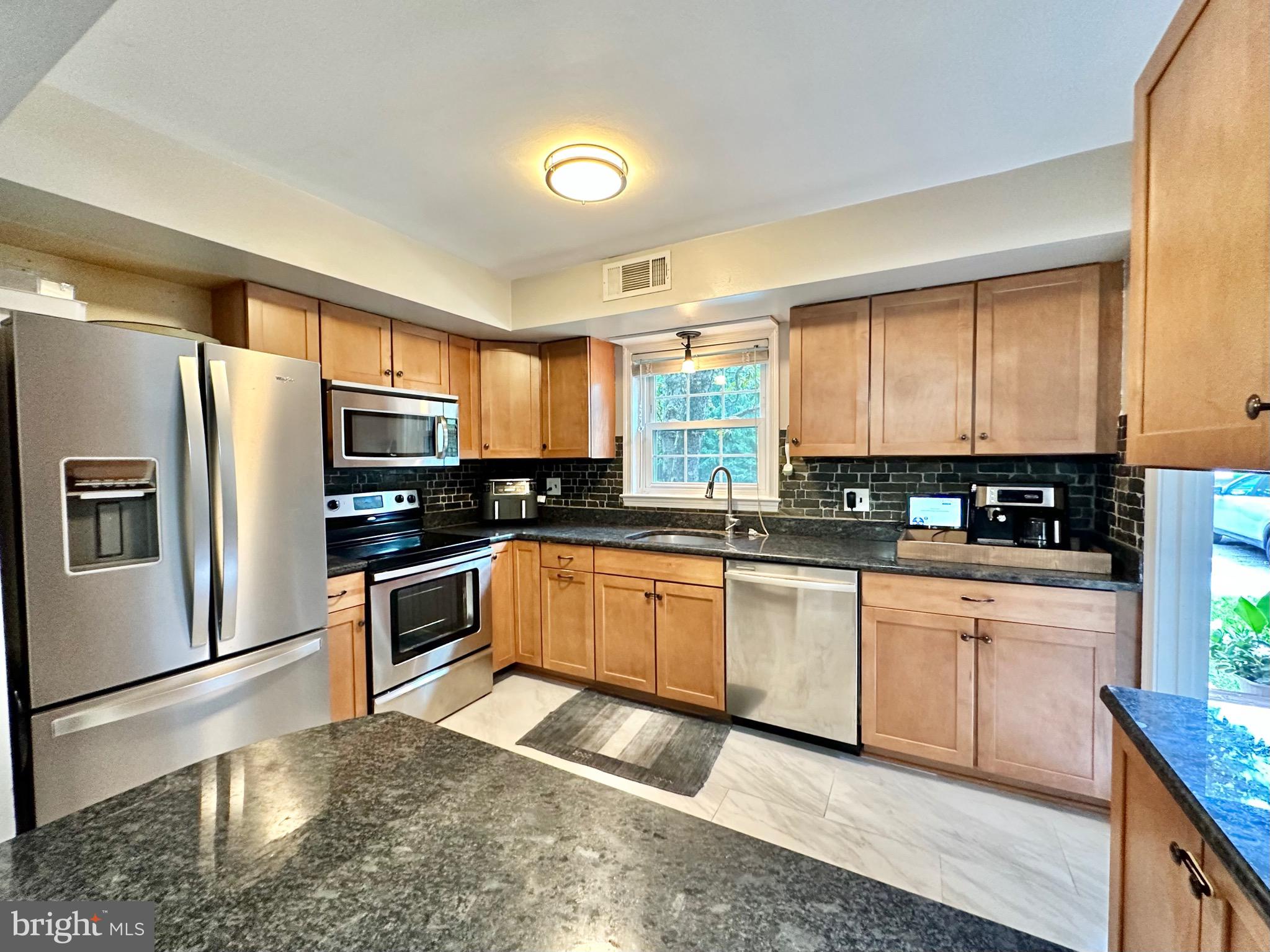 CARDINAL SQUARE - Residential Lease