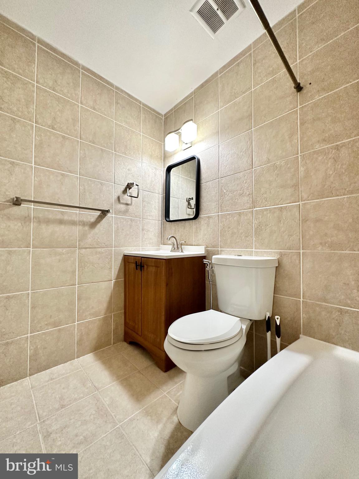 CARDINAL SQUARE - Residential Lease