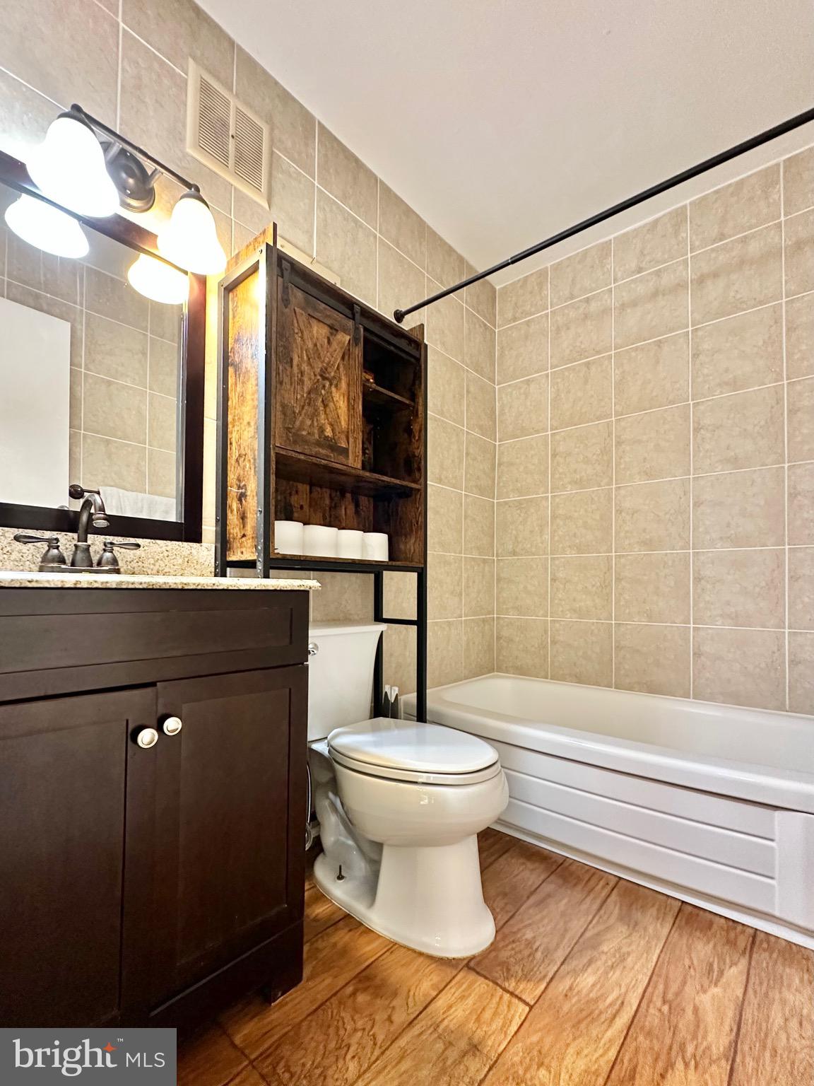 CARDINAL SQUARE - Residential Lease