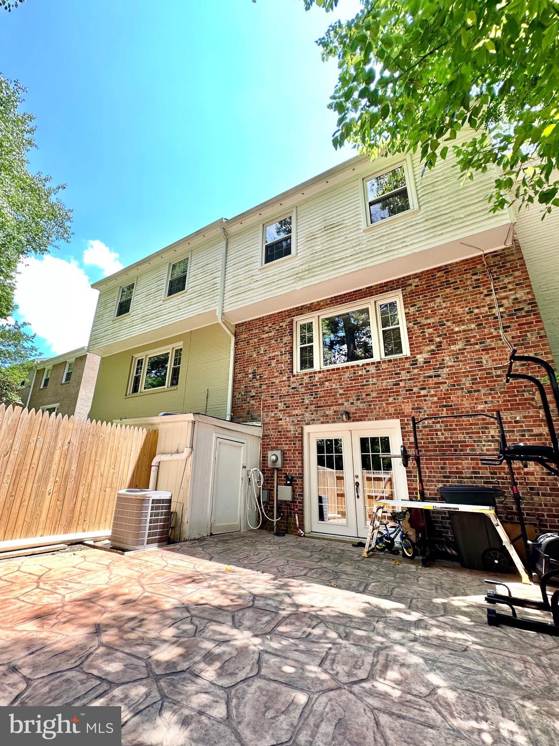 CARDINAL SQUARE - Residential Lease