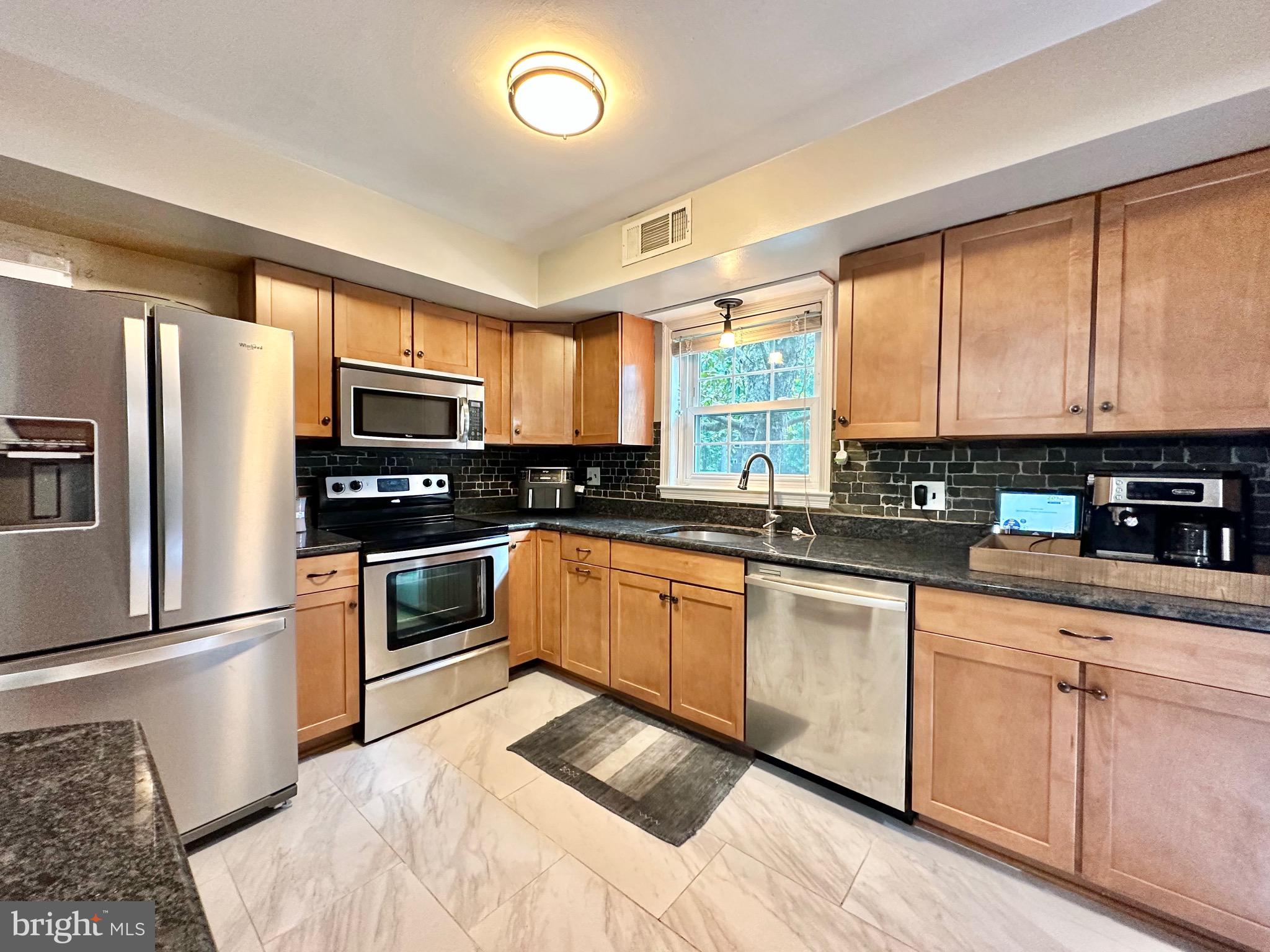 CARDINAL SQUARE - Residential Lease