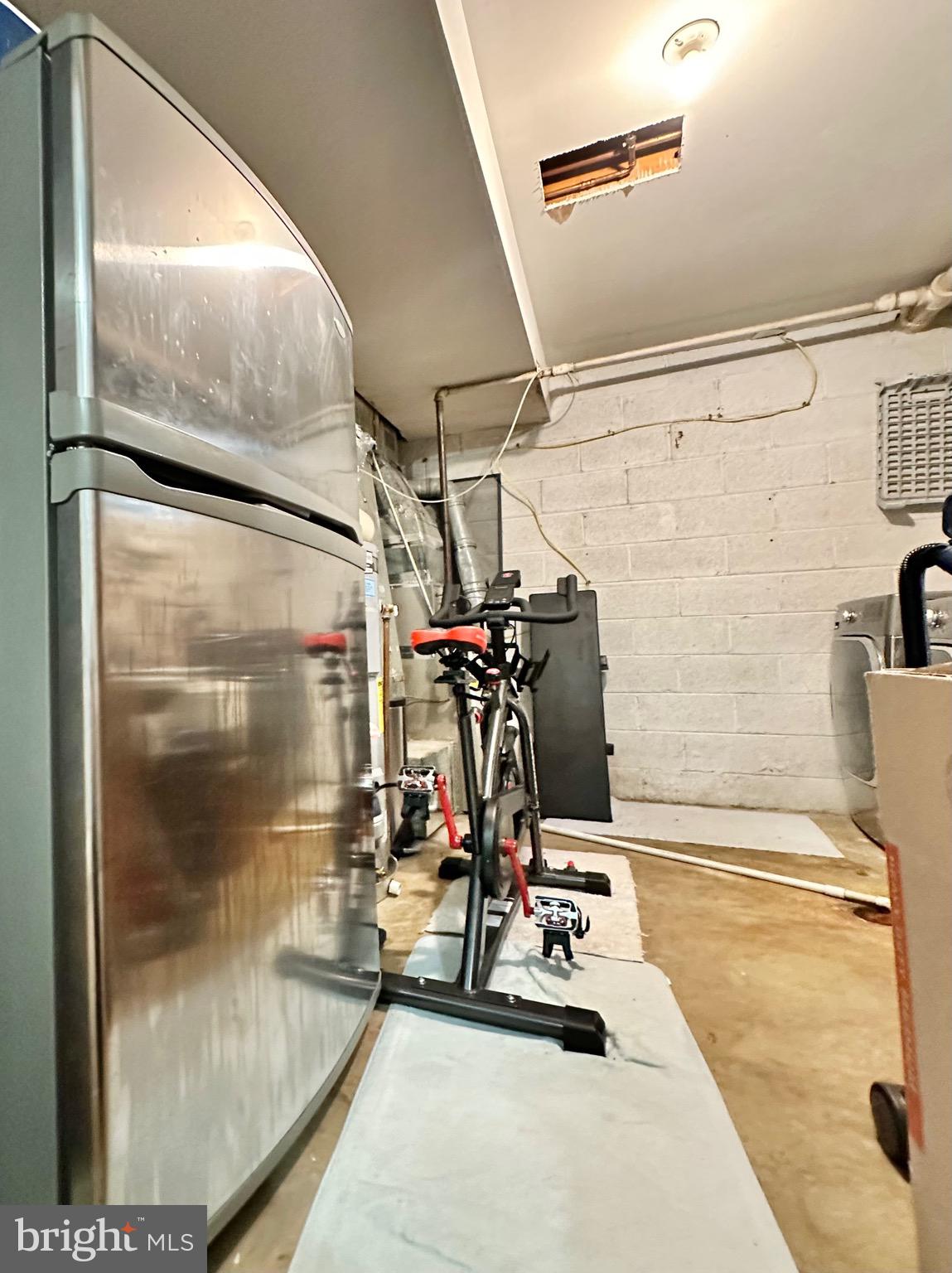 CARDINAL SQUARE - Residential Lease