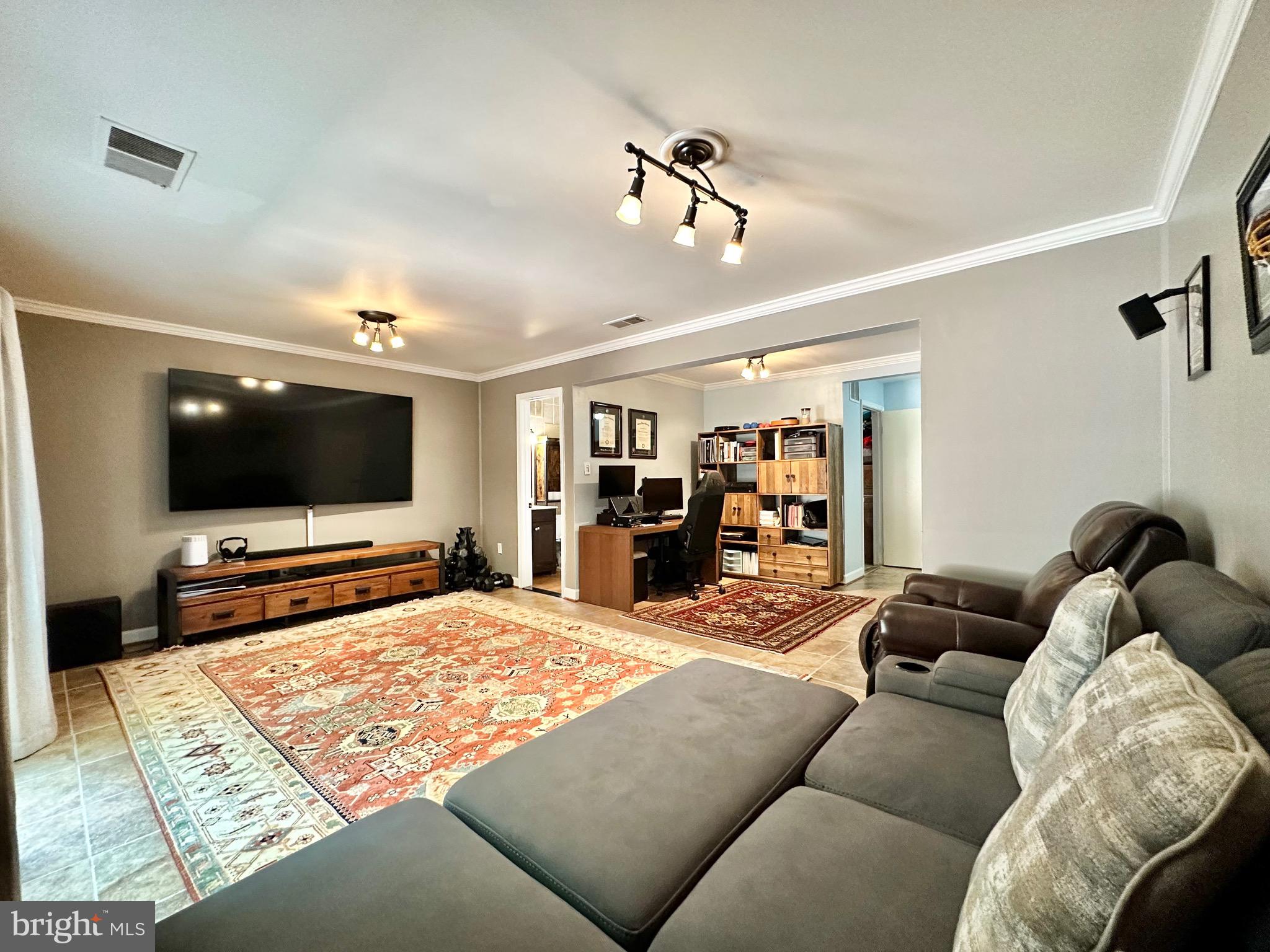 CARDINAL SQUARE - Residential Lease