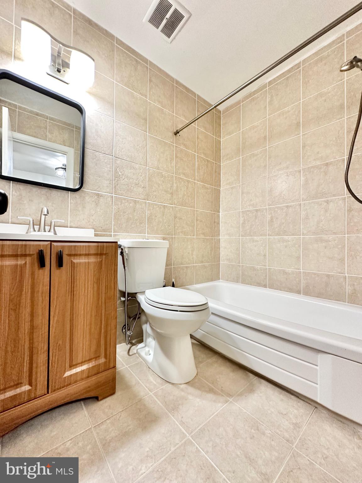 CARDINAL SQUARE - Residential Lease