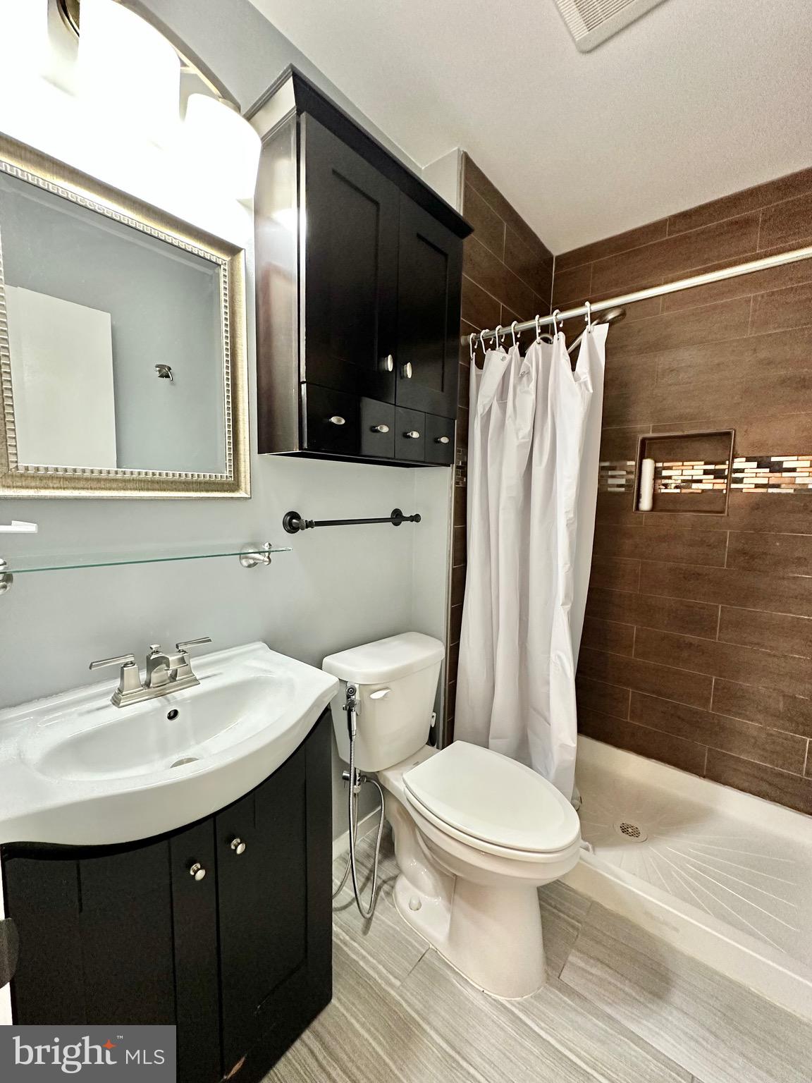 CARDINAL SQUARE - Residential Lease