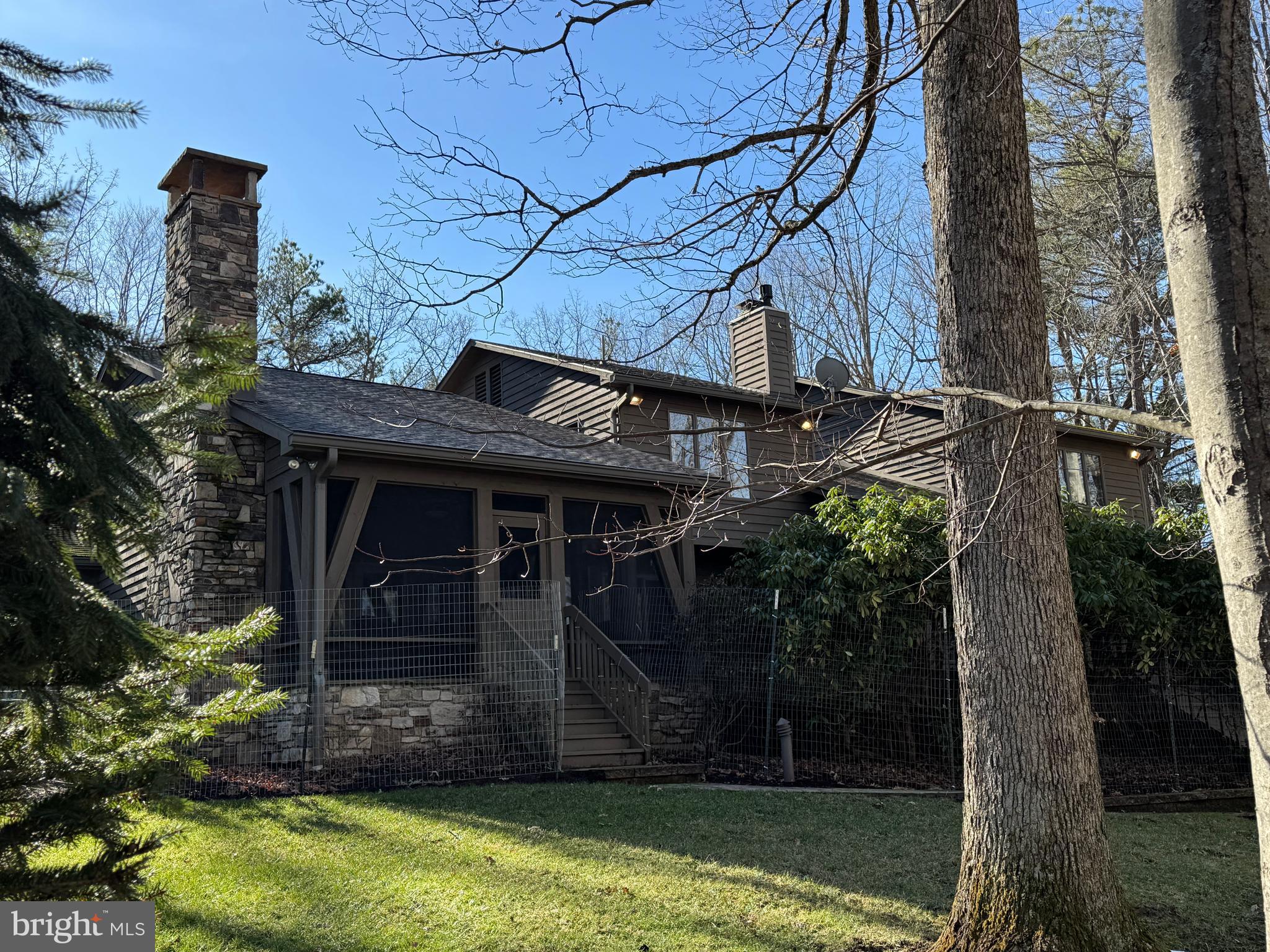 255 THORNBERRY ROAD