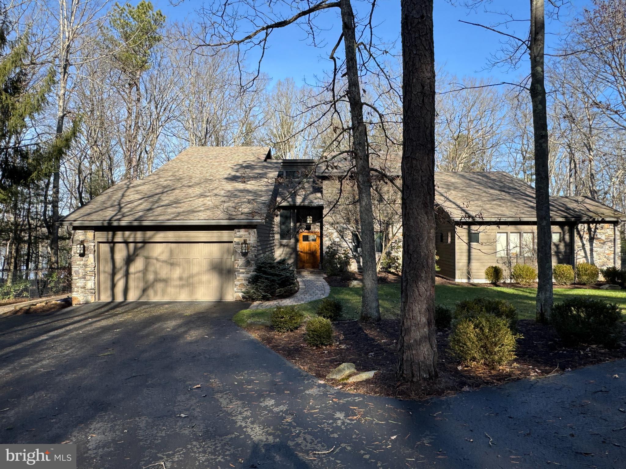255 THORNBERRY ROAD