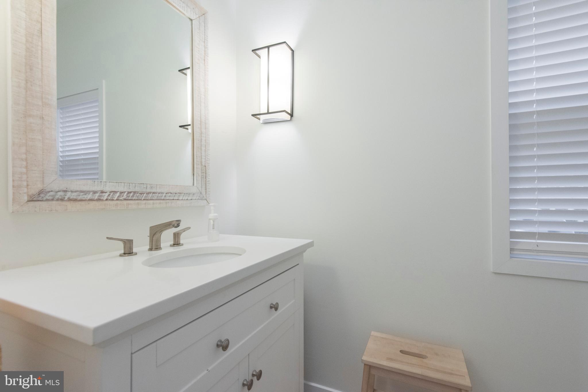 QUEEN VILLAGE - Residential