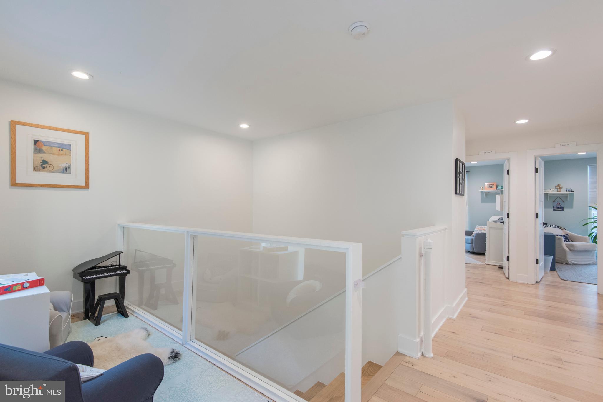 QUEEN VILLAGE - Residential