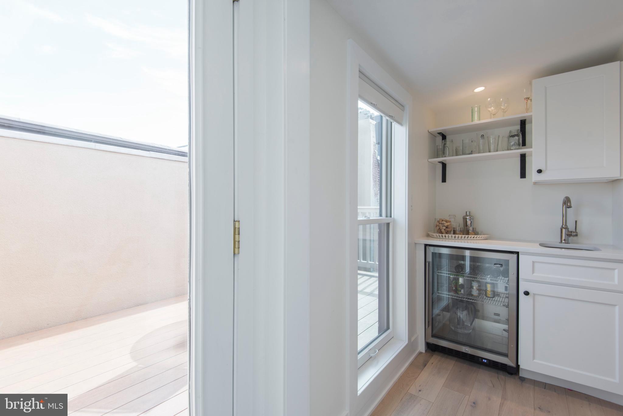 QUEEN VILLAGE - Residential