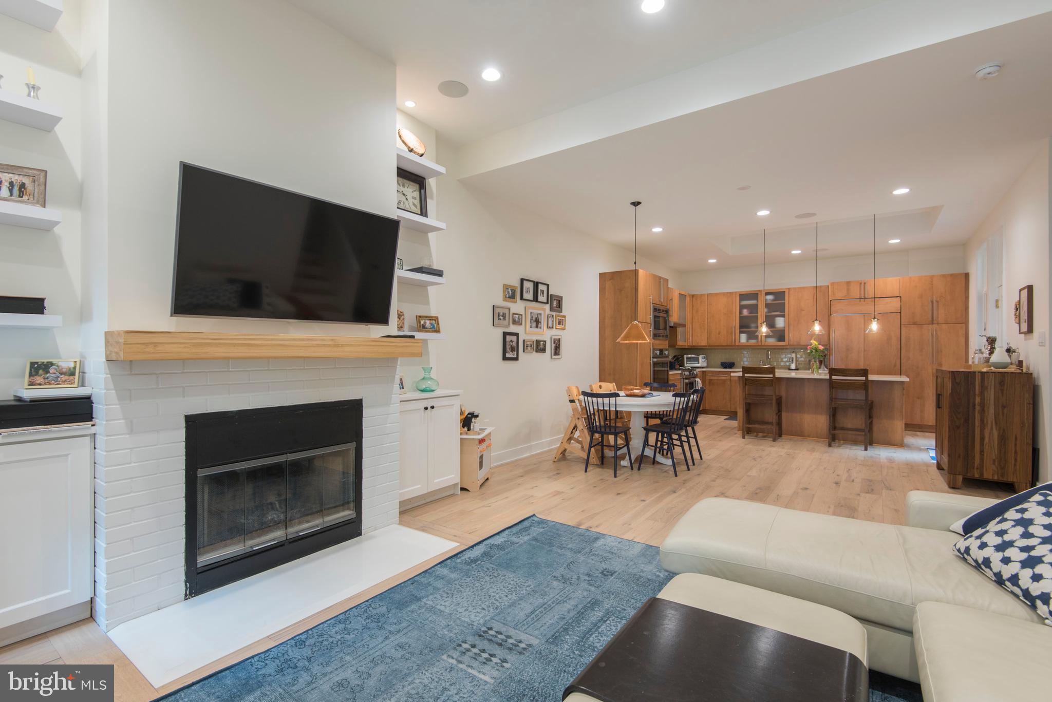 QUEEN VILLAGE - Residential