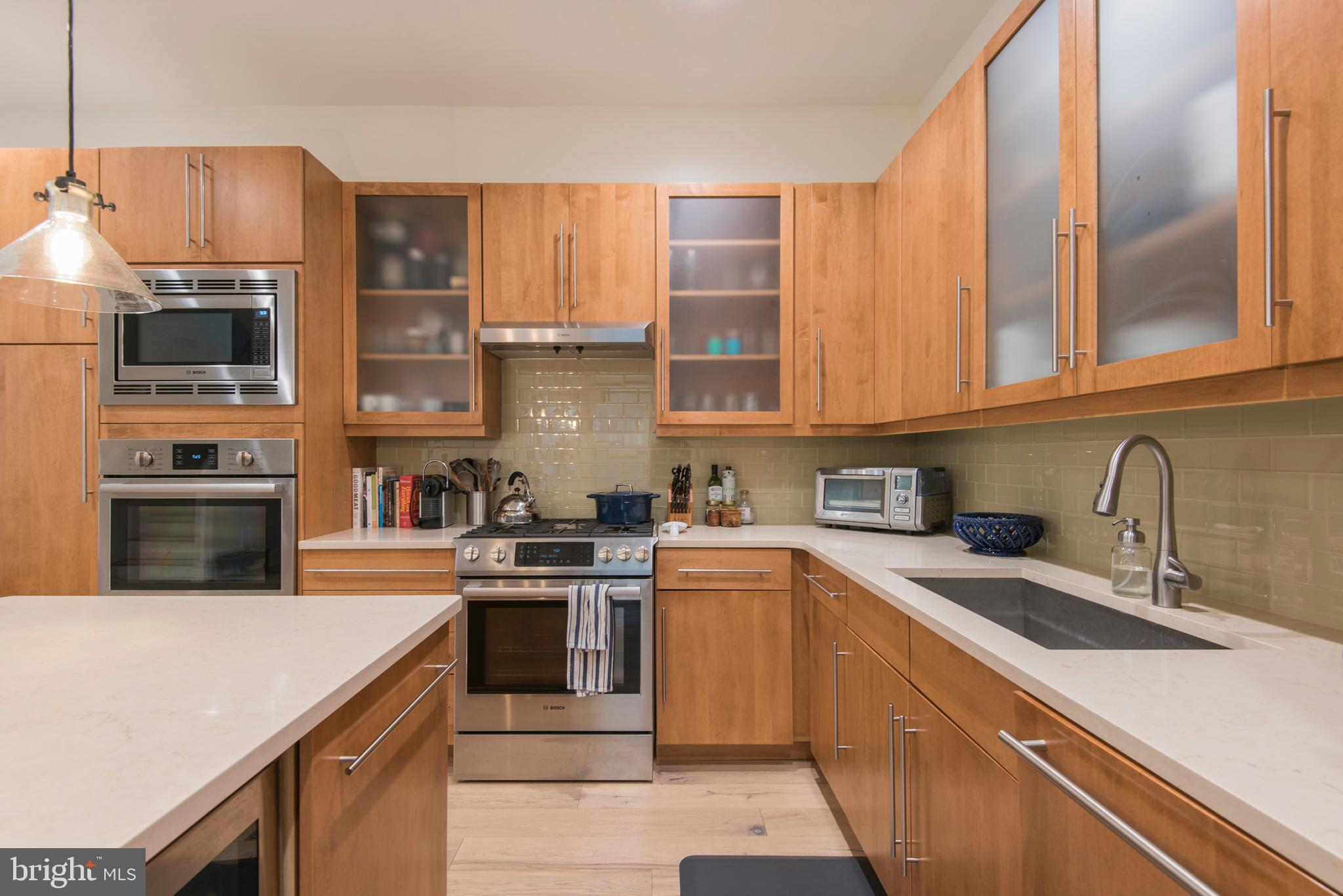 QUEEN VILLAGE - Residential