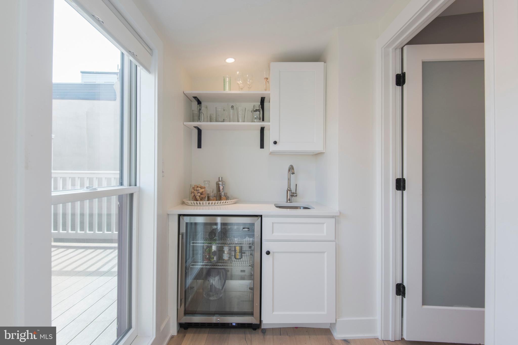 QUEEN VILLAGE - Residential