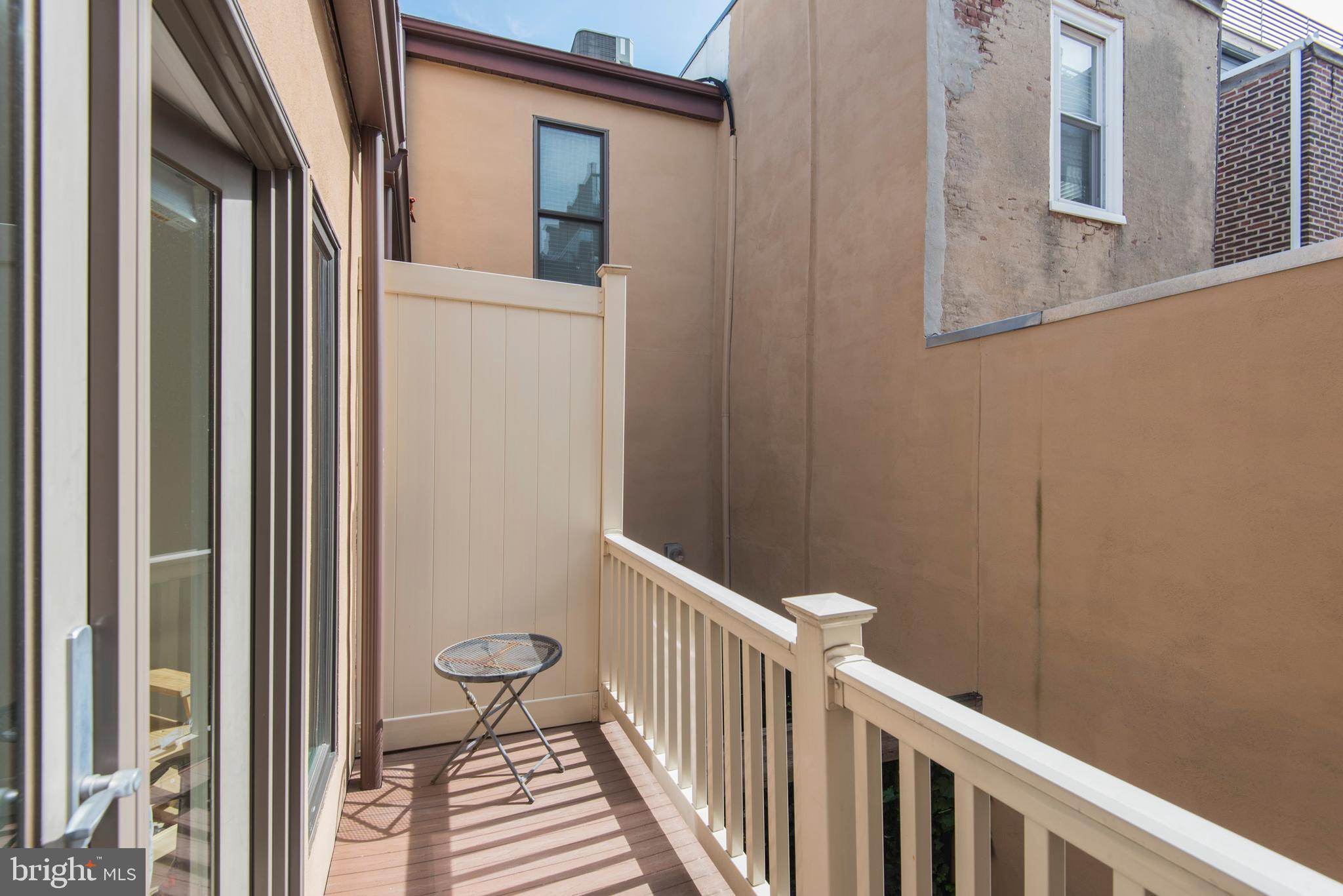 QUEEN VILLAGE - Residential