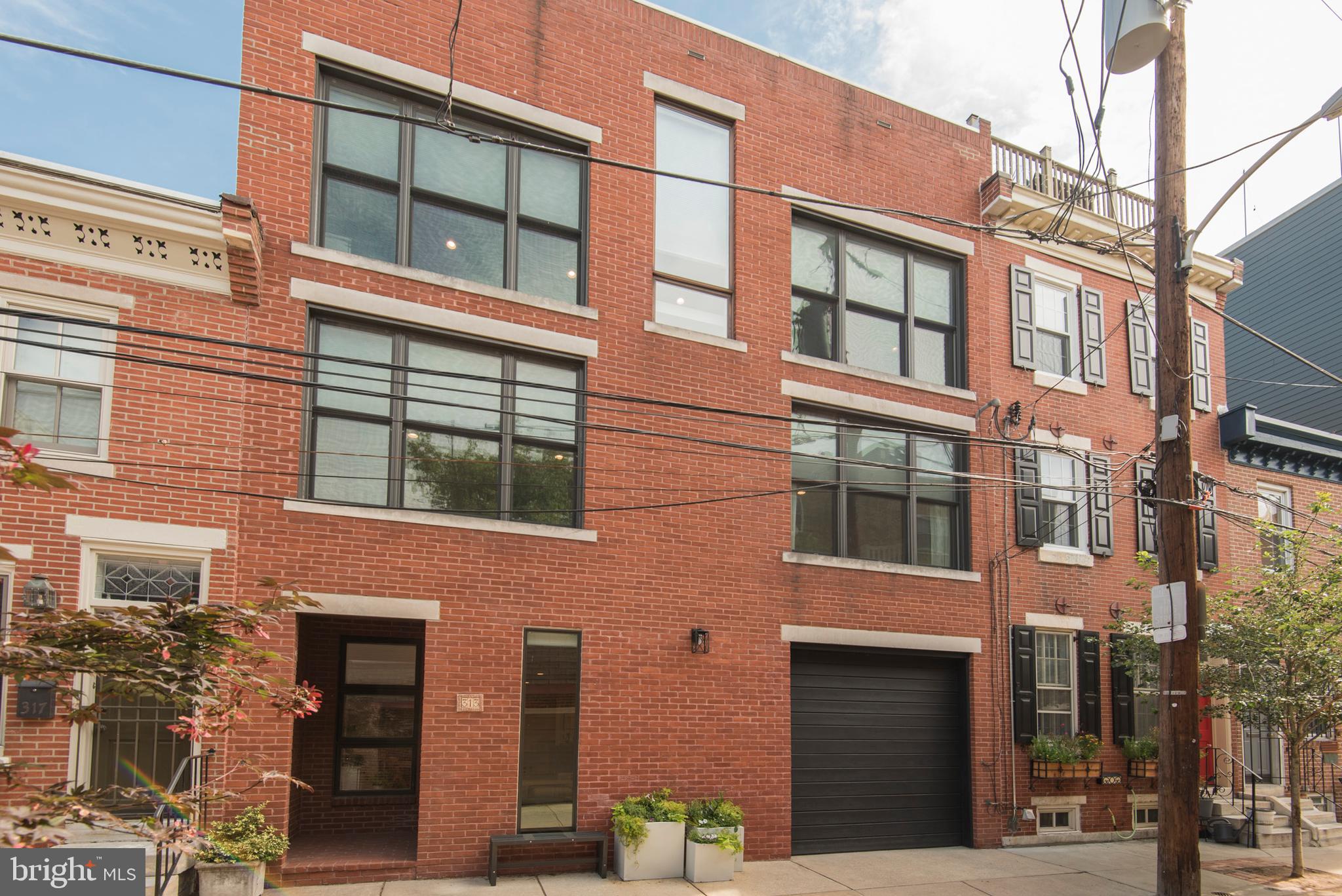 QUEEN VILLAGE - Residential