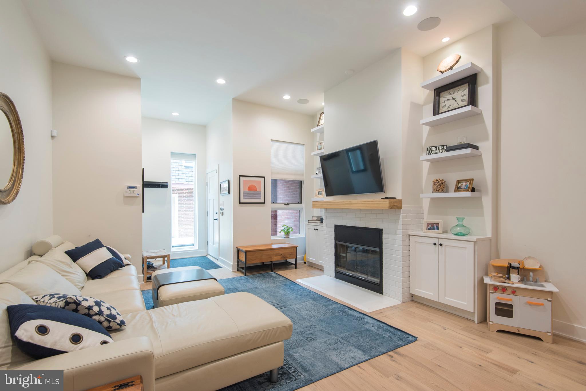 QUEEN VILLAGE - Residential