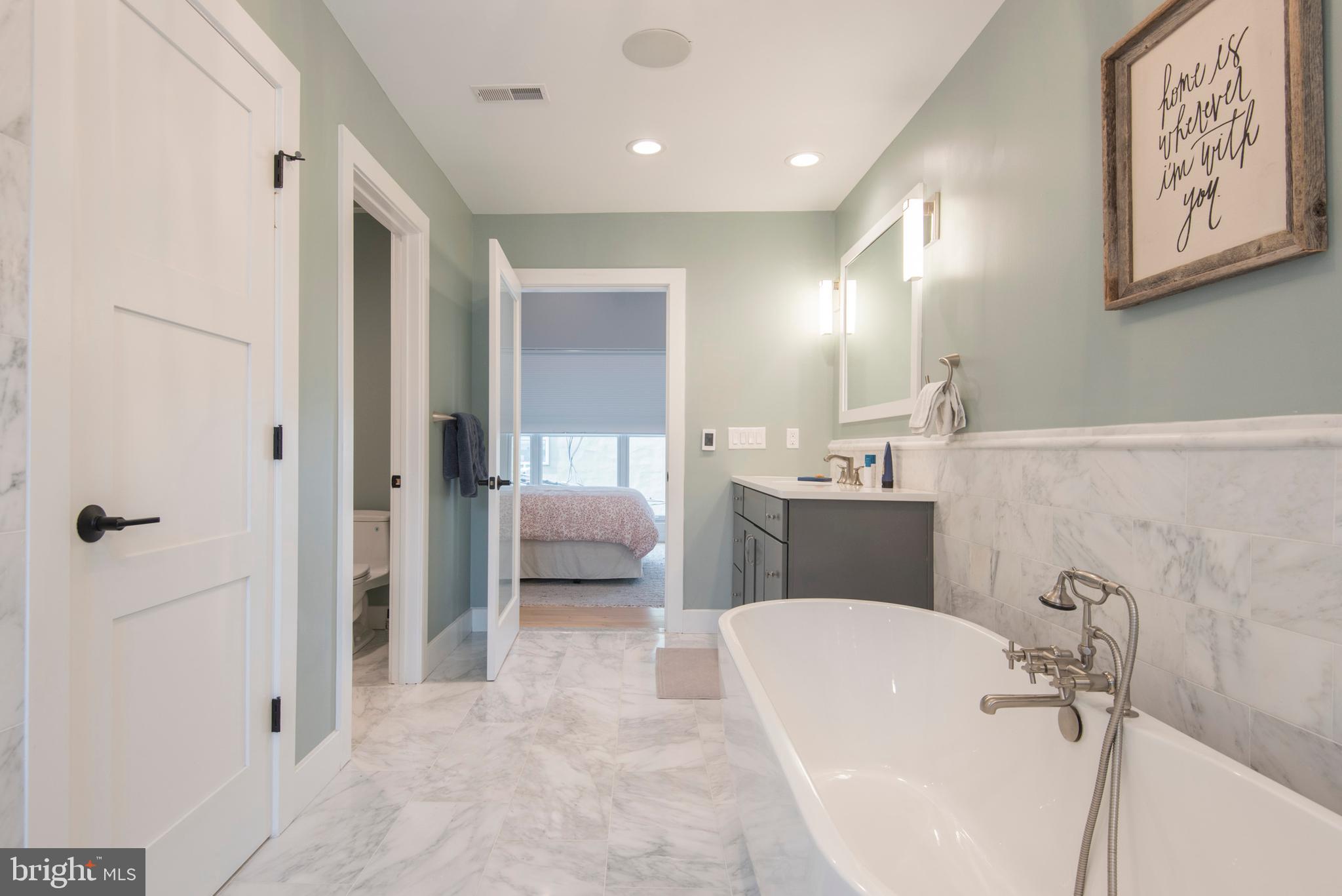 QUEEN VILLAGE - Residential