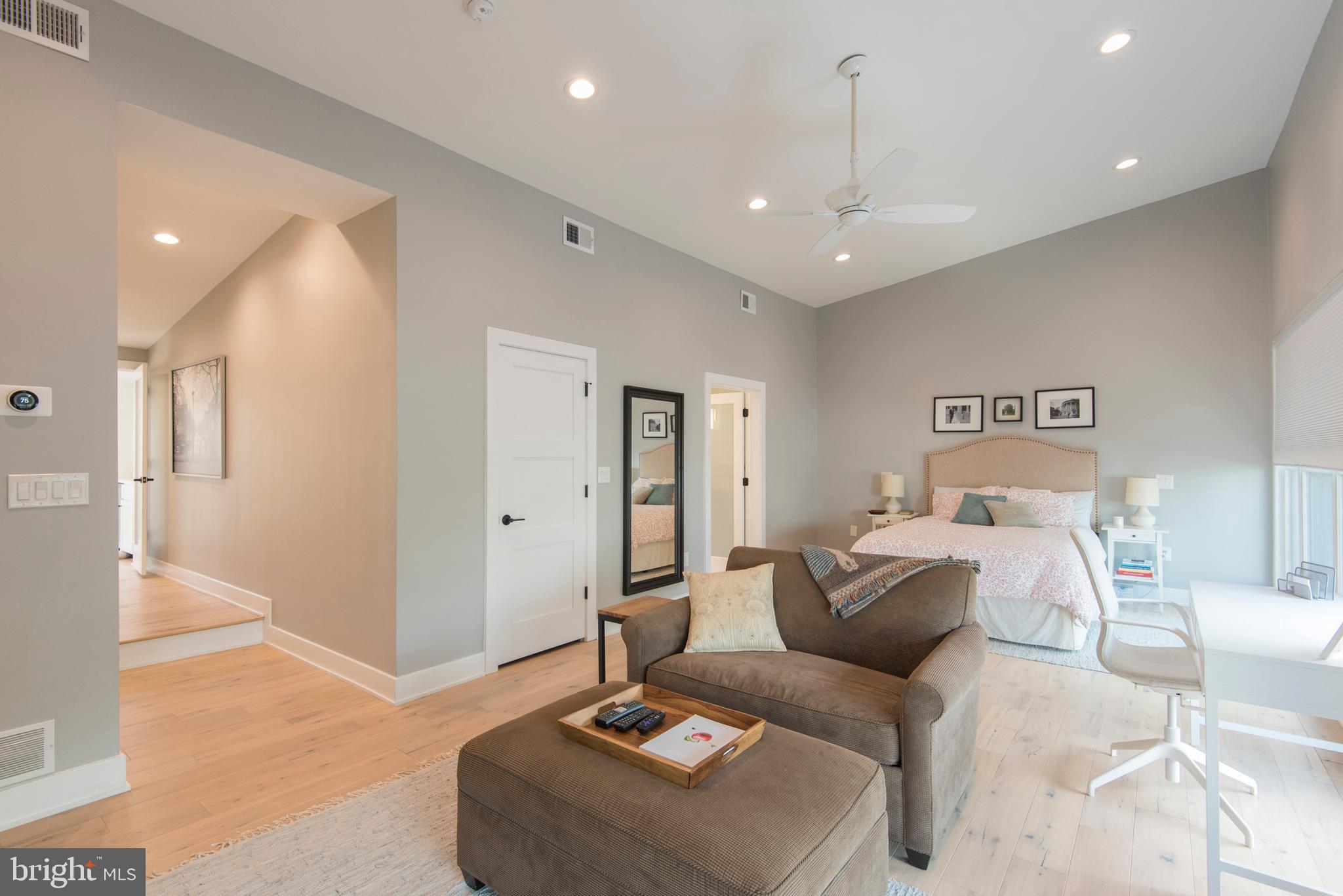 QUEEN VILLAGE - Residential