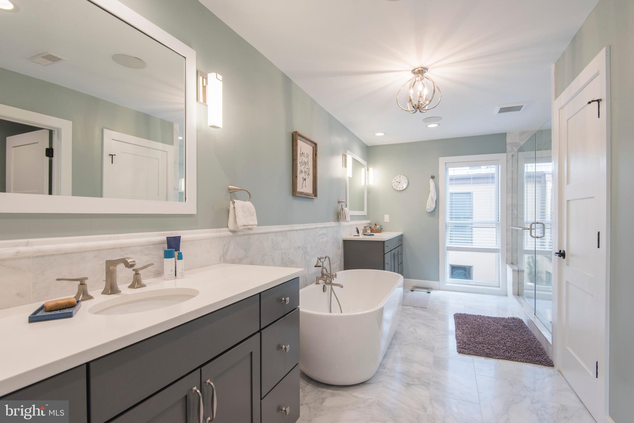 QUEEN VILLAGE - Residential