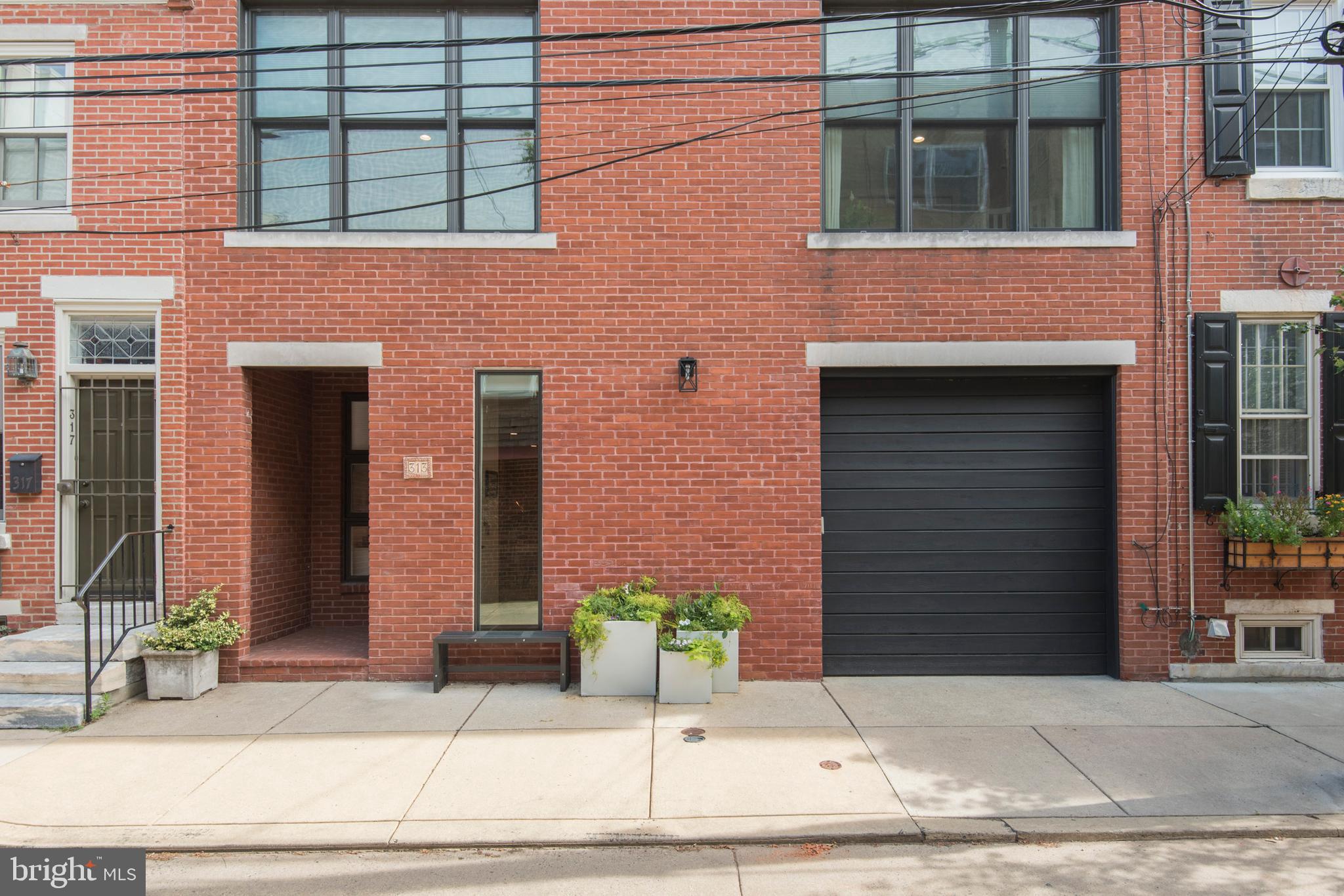 QUEEN VILLAGE - Residential