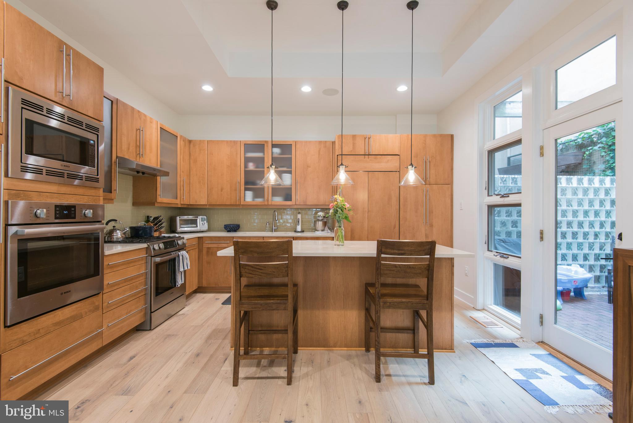 QUEEN VILLAGE - Residential