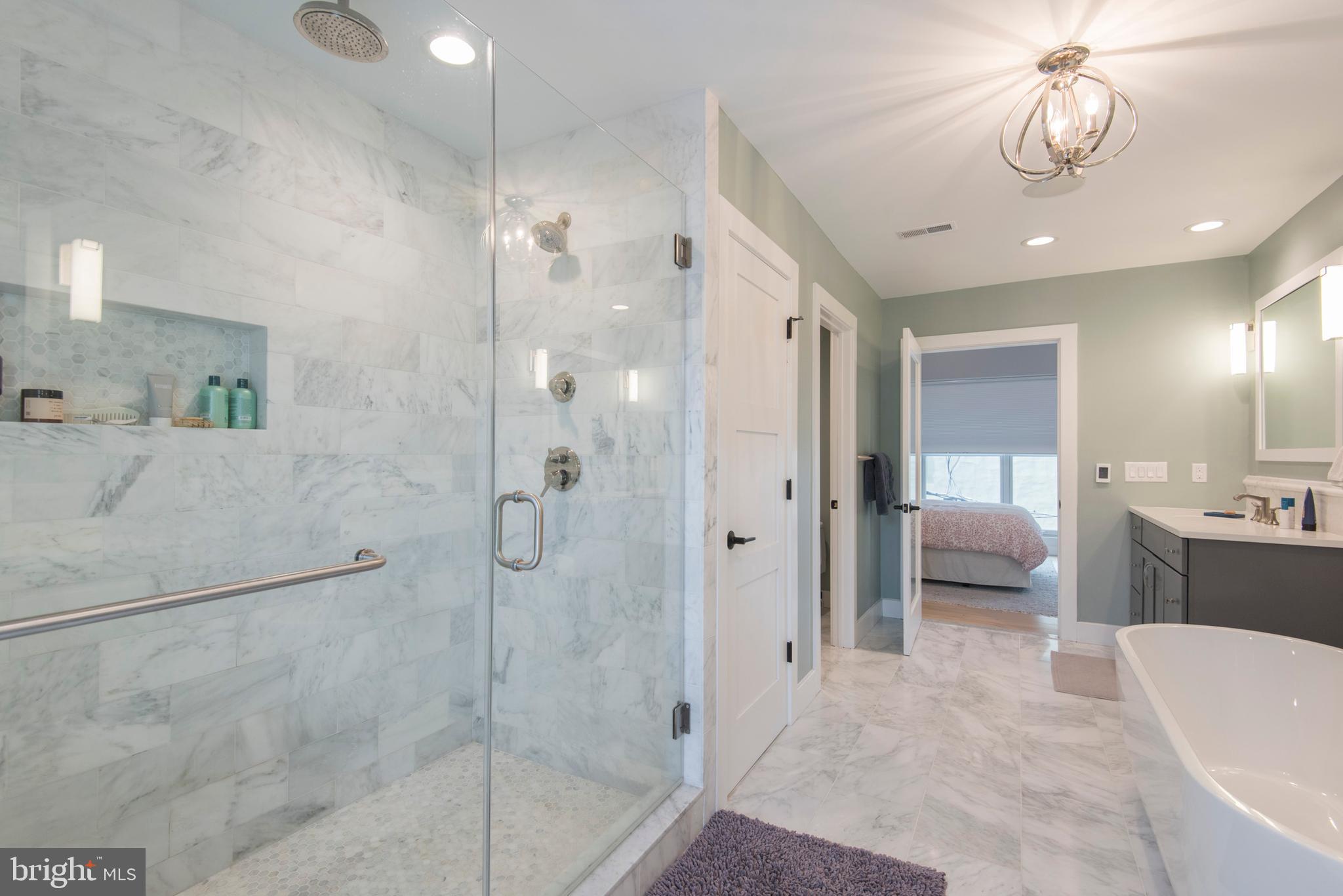 QUEEN VILLAGE - Residential