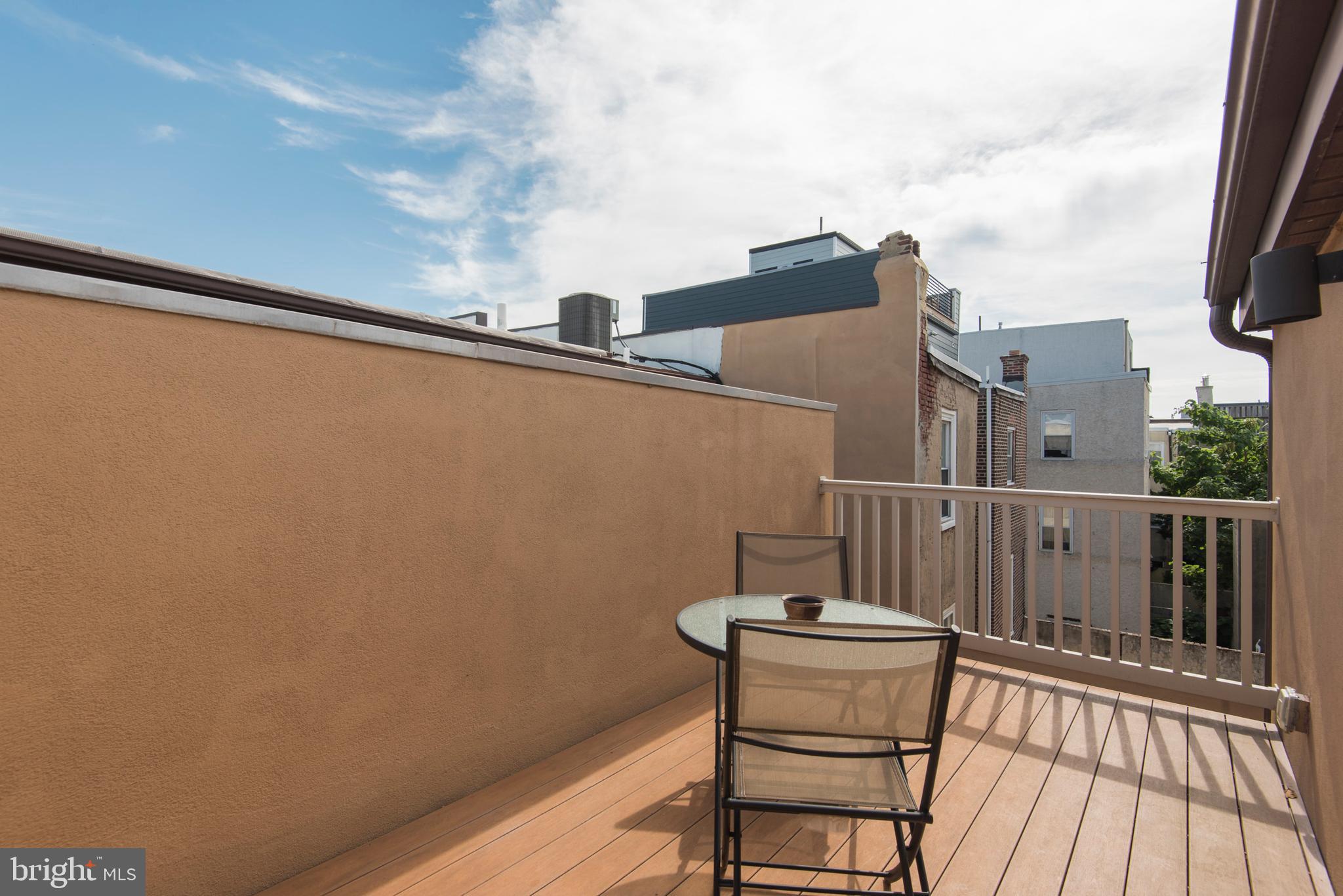 QUEEN VILLAGE - Residential