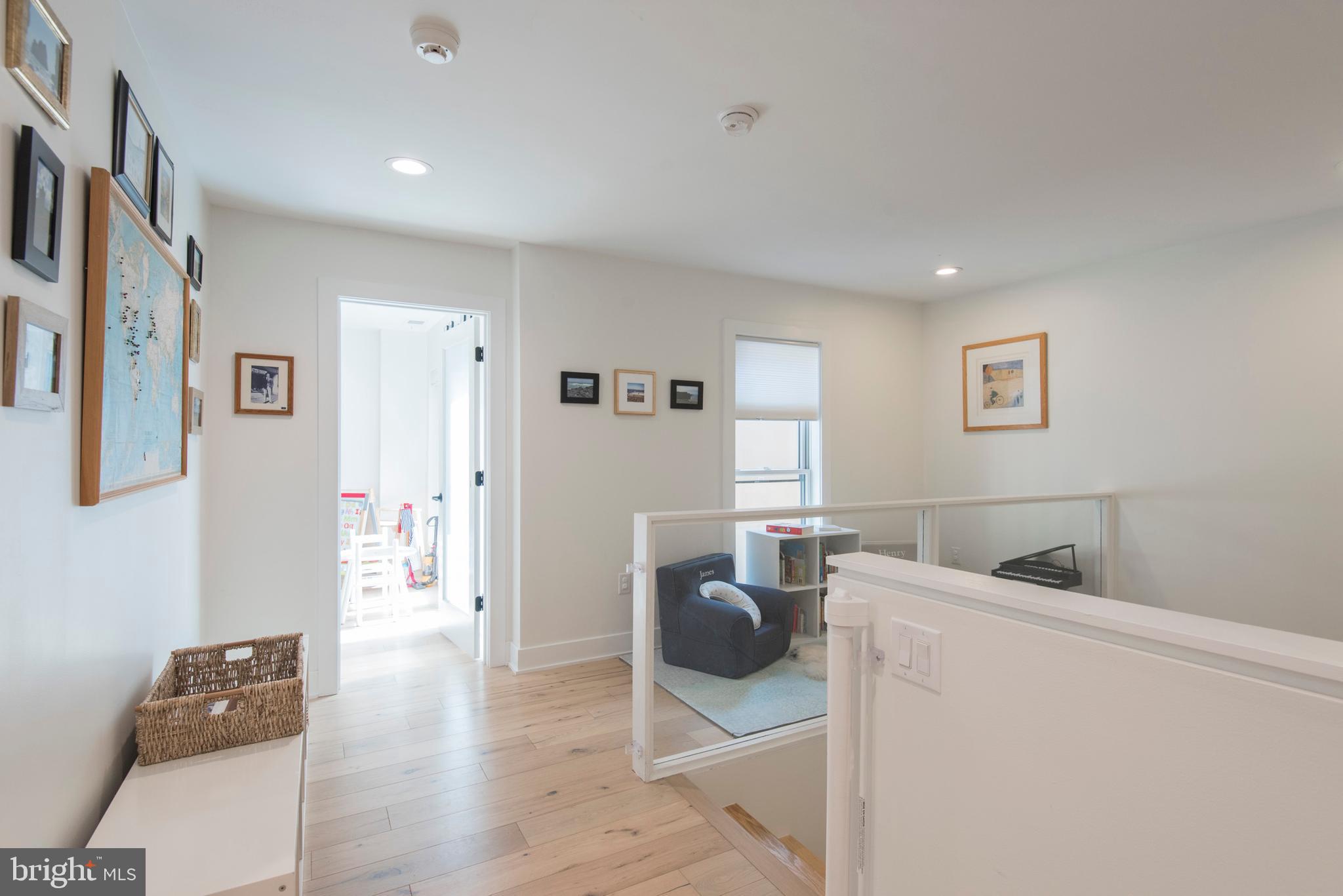 QUEEN VILLAGE - Residential