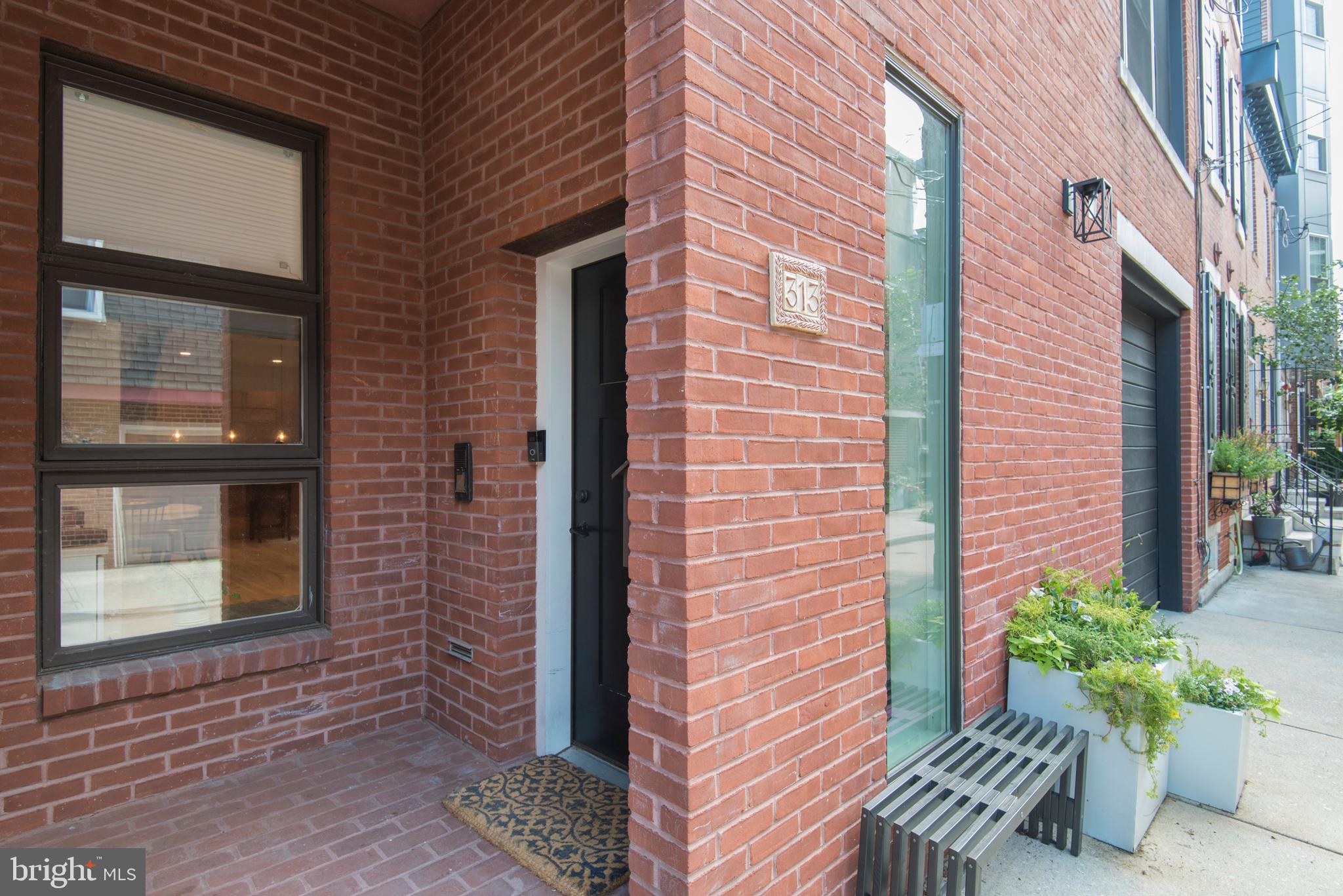 QUEEN VILLAGE - Residential