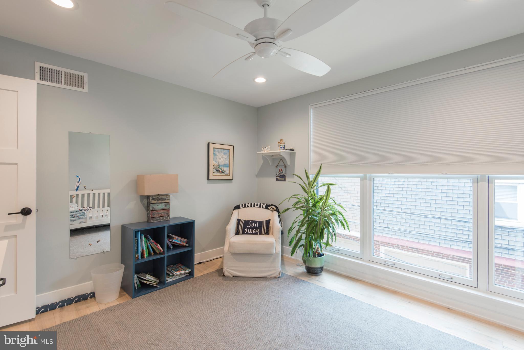 QUEEN VILLAGE - Residential