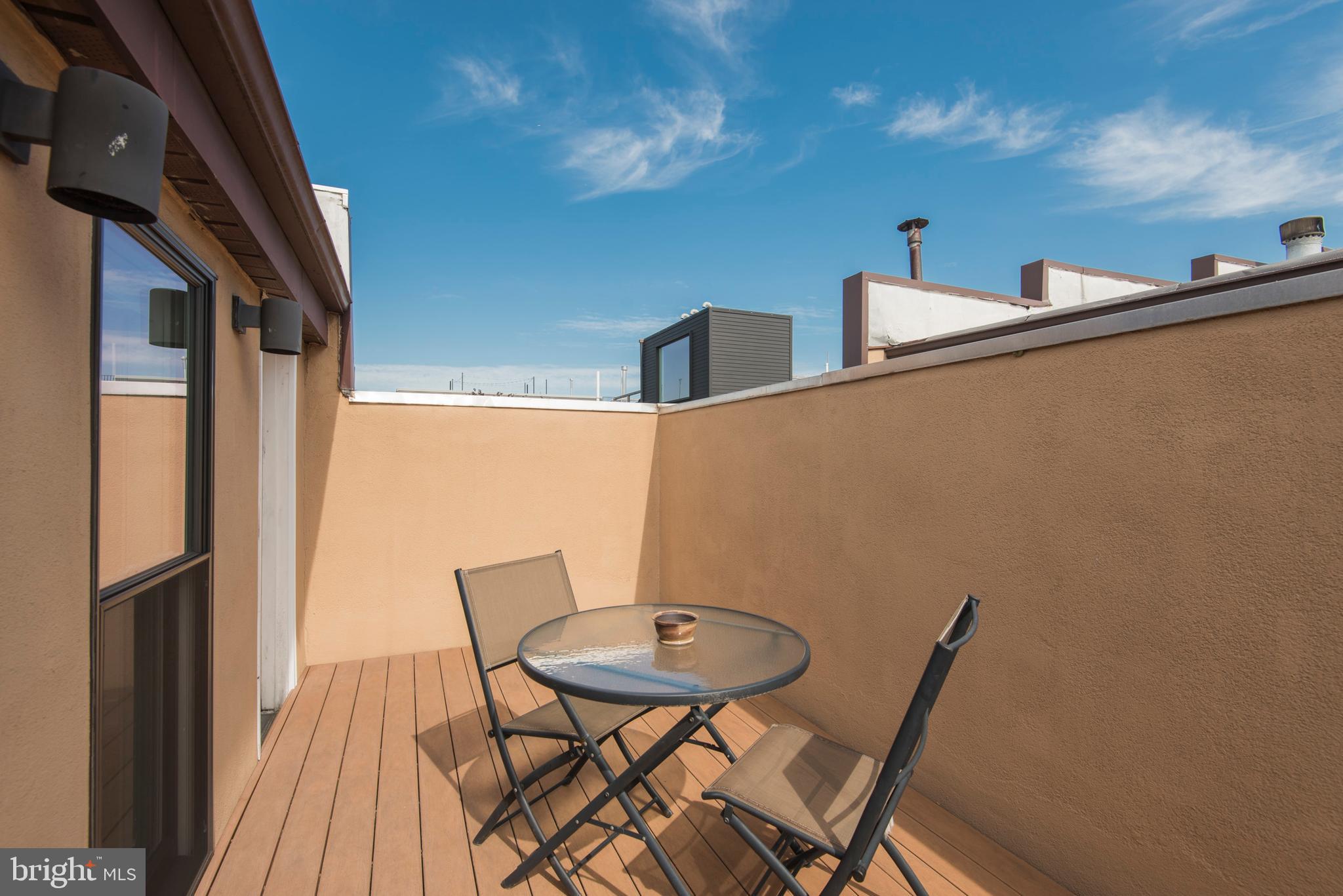 QUEEN VILLAGE - Residential