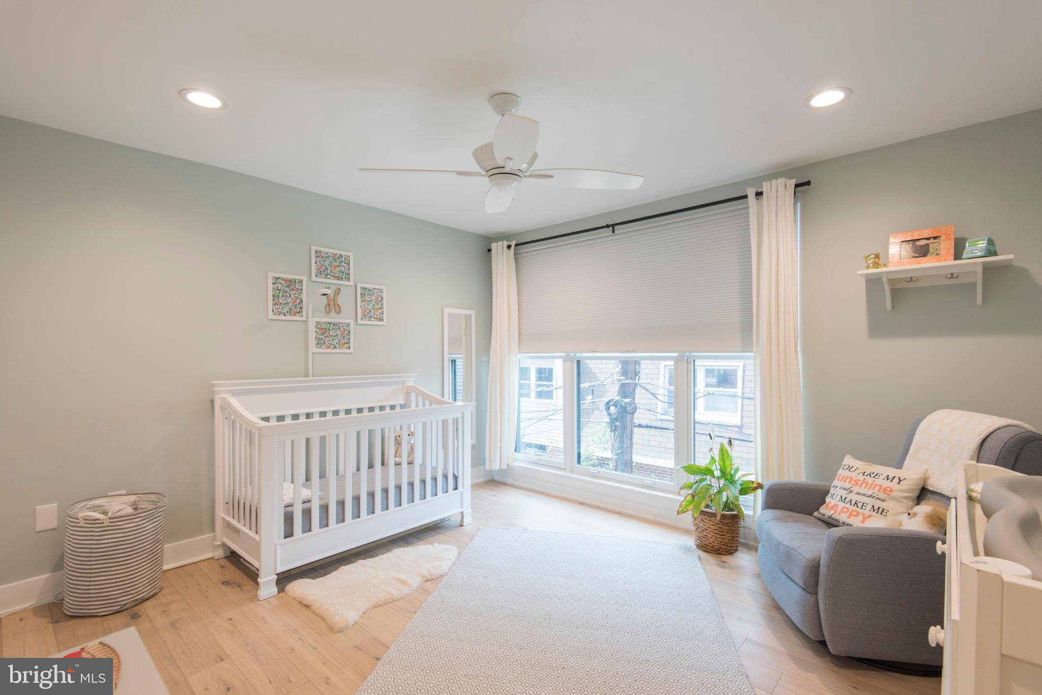 QUEEN VILLAGE - Residential